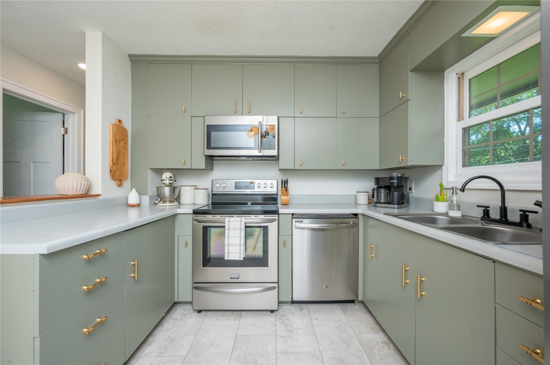209 SE Park View Drive