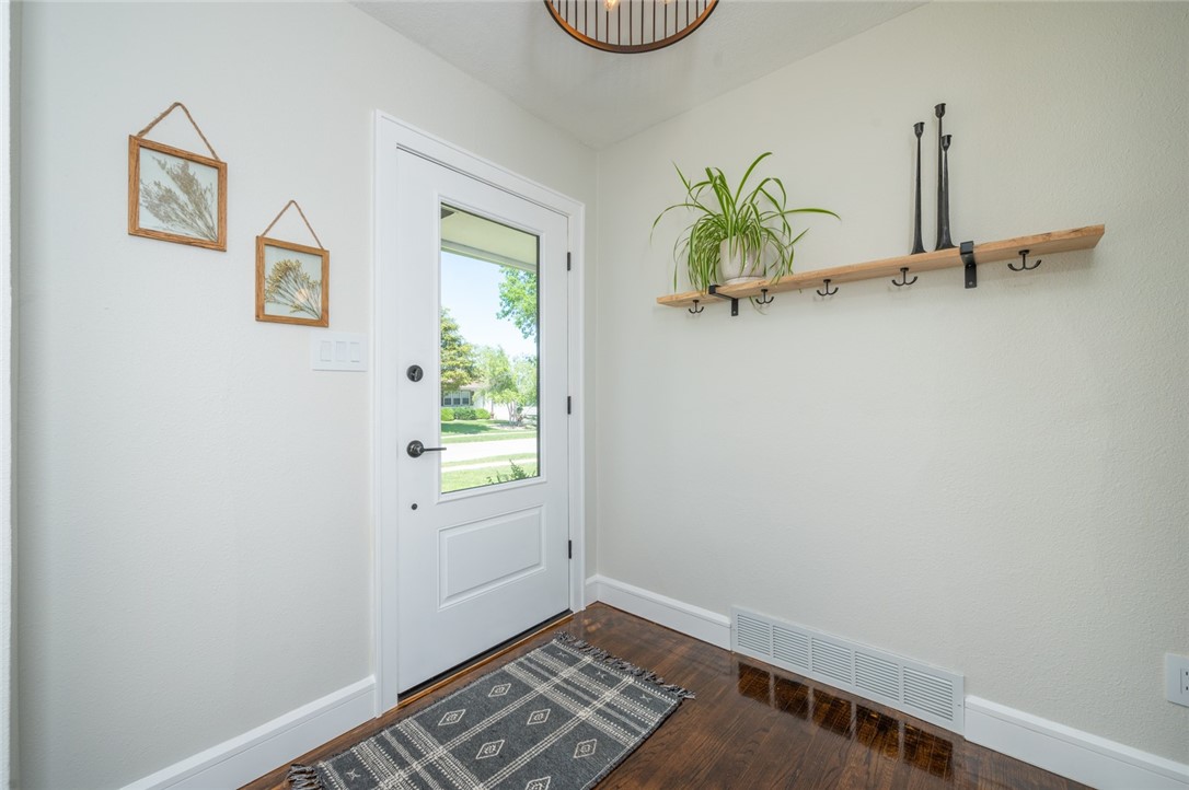 209 SE Park View Drive