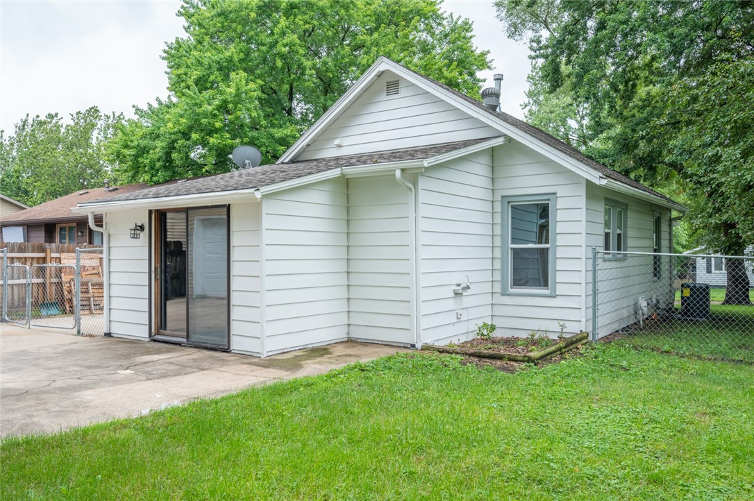 2427 E 37th Court