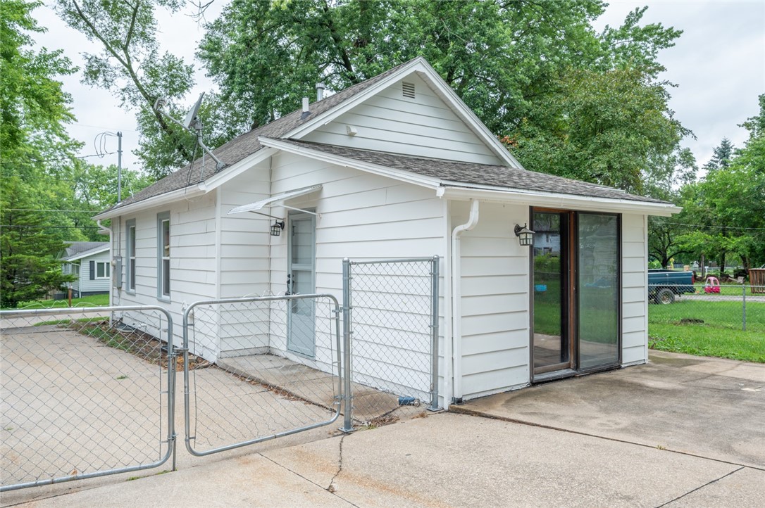 2427 E 37th Court