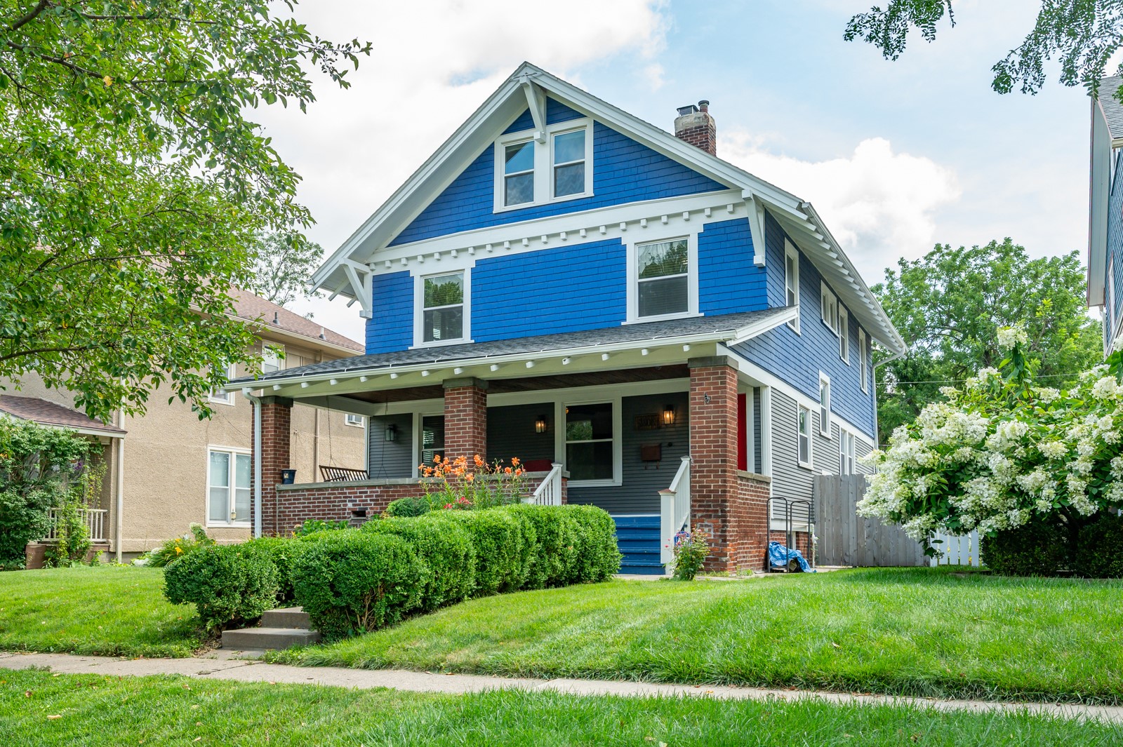 2806 Cottage Grove Avenue