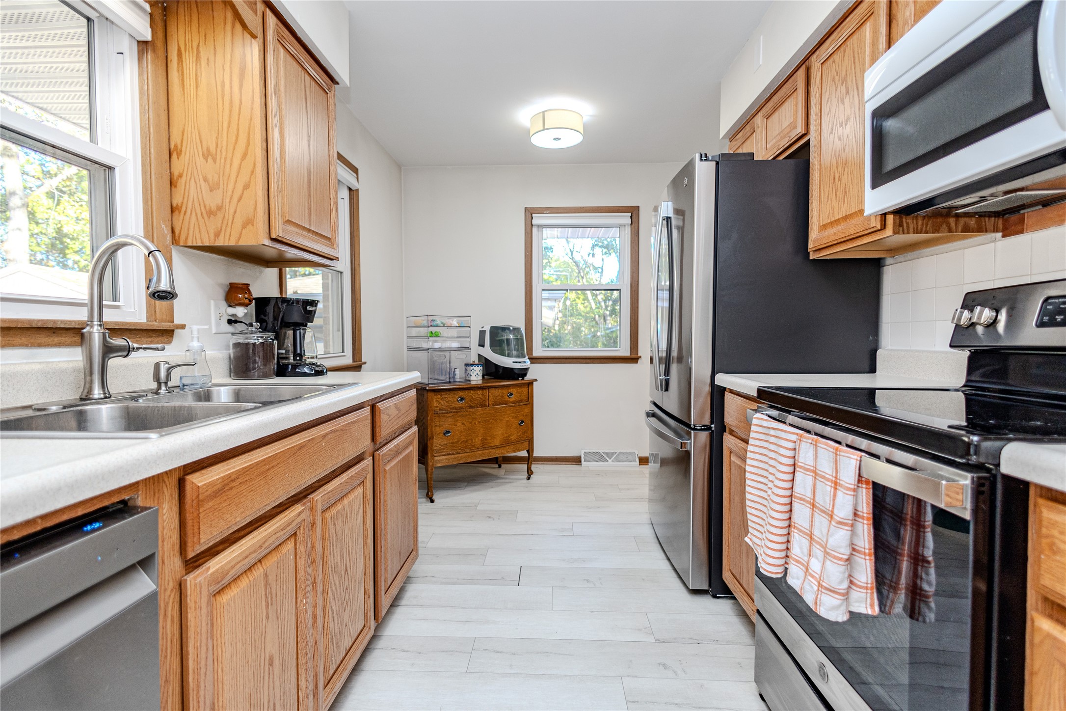 3001 Don Lee Court