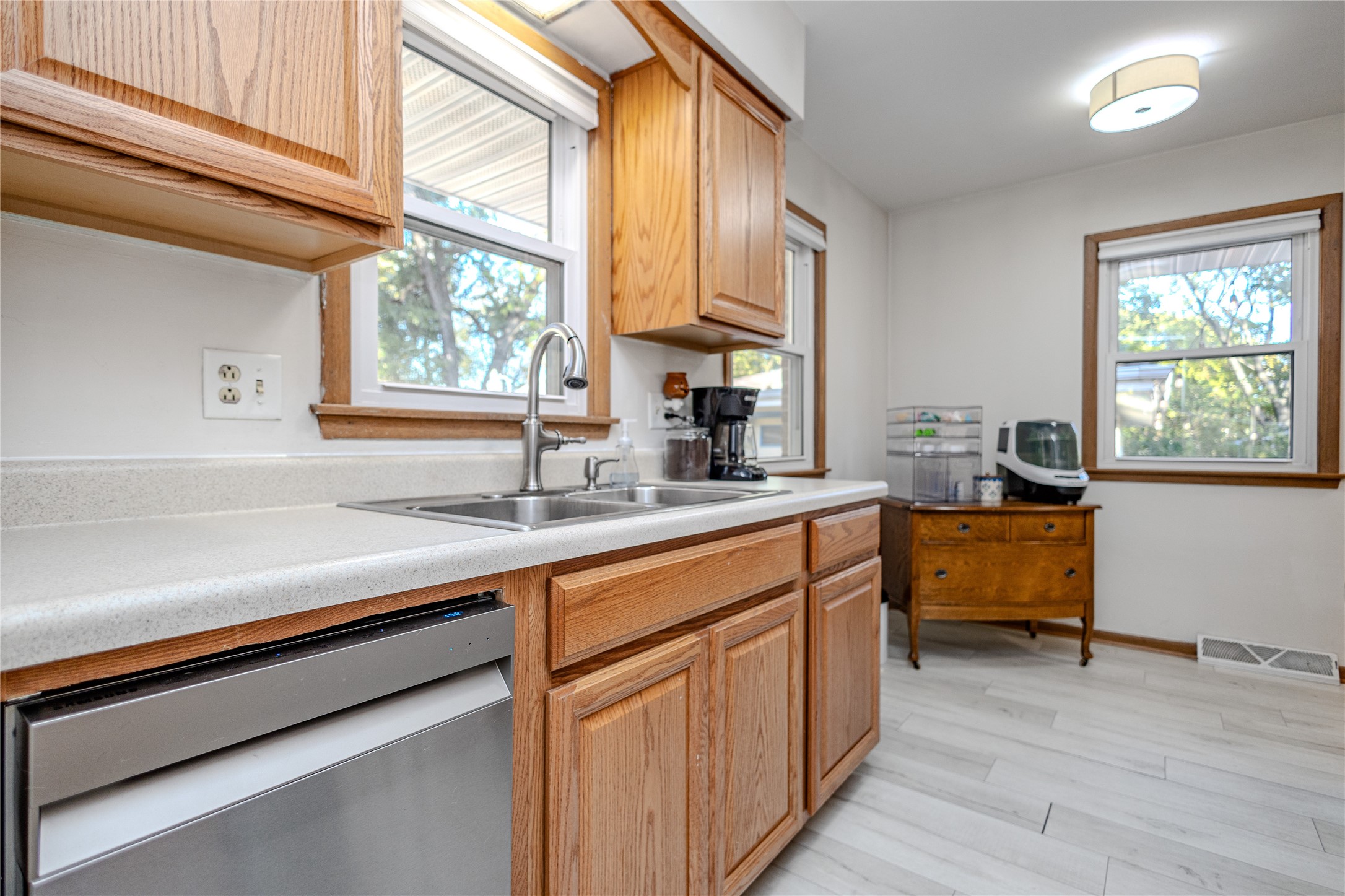 3001 Don Lee Court