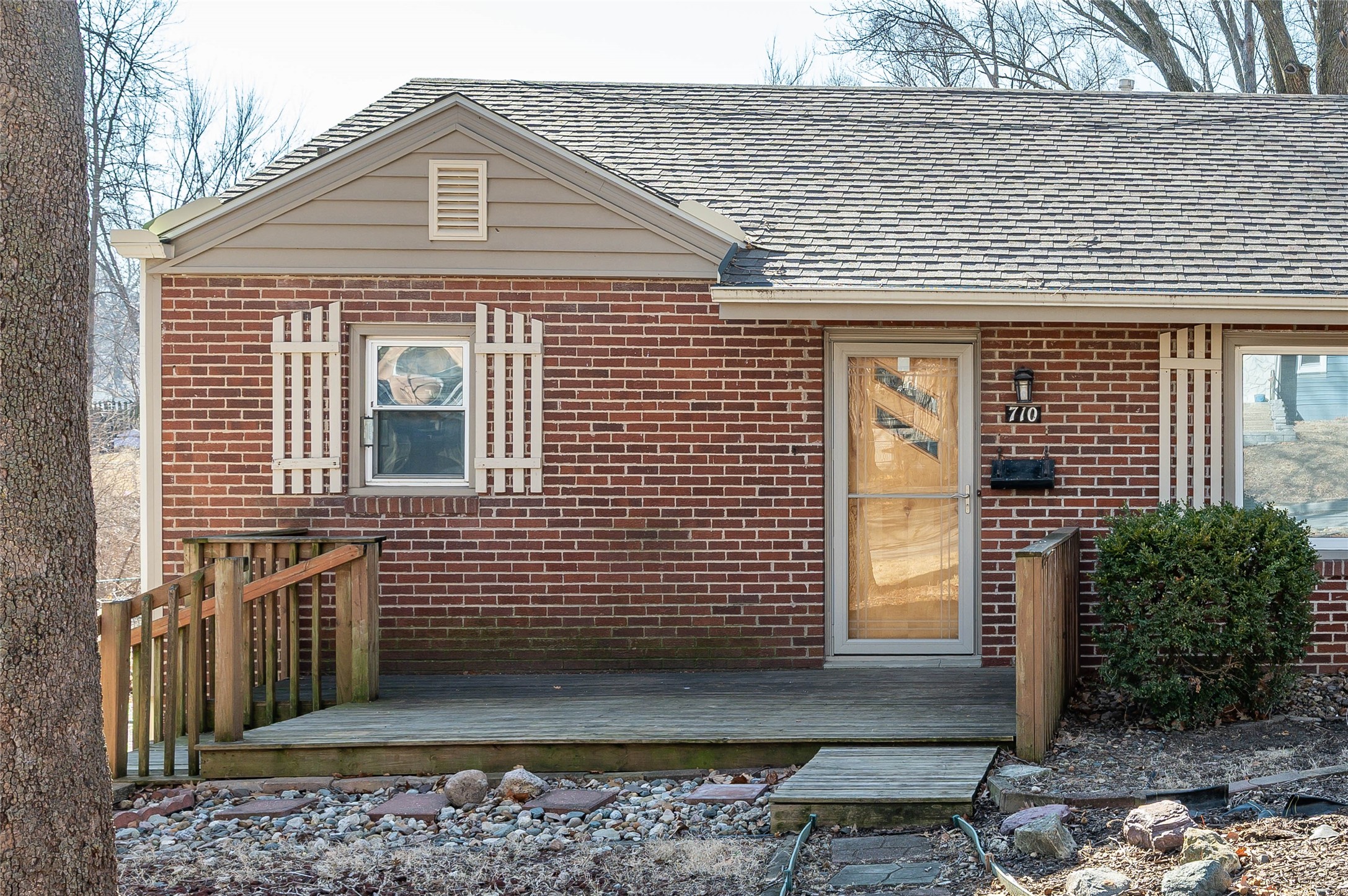 710 Creston Avenue