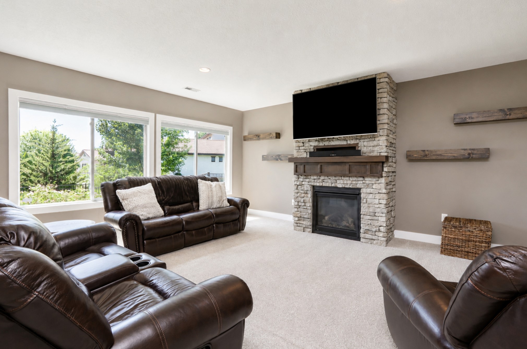 9425 Bellflower Lane