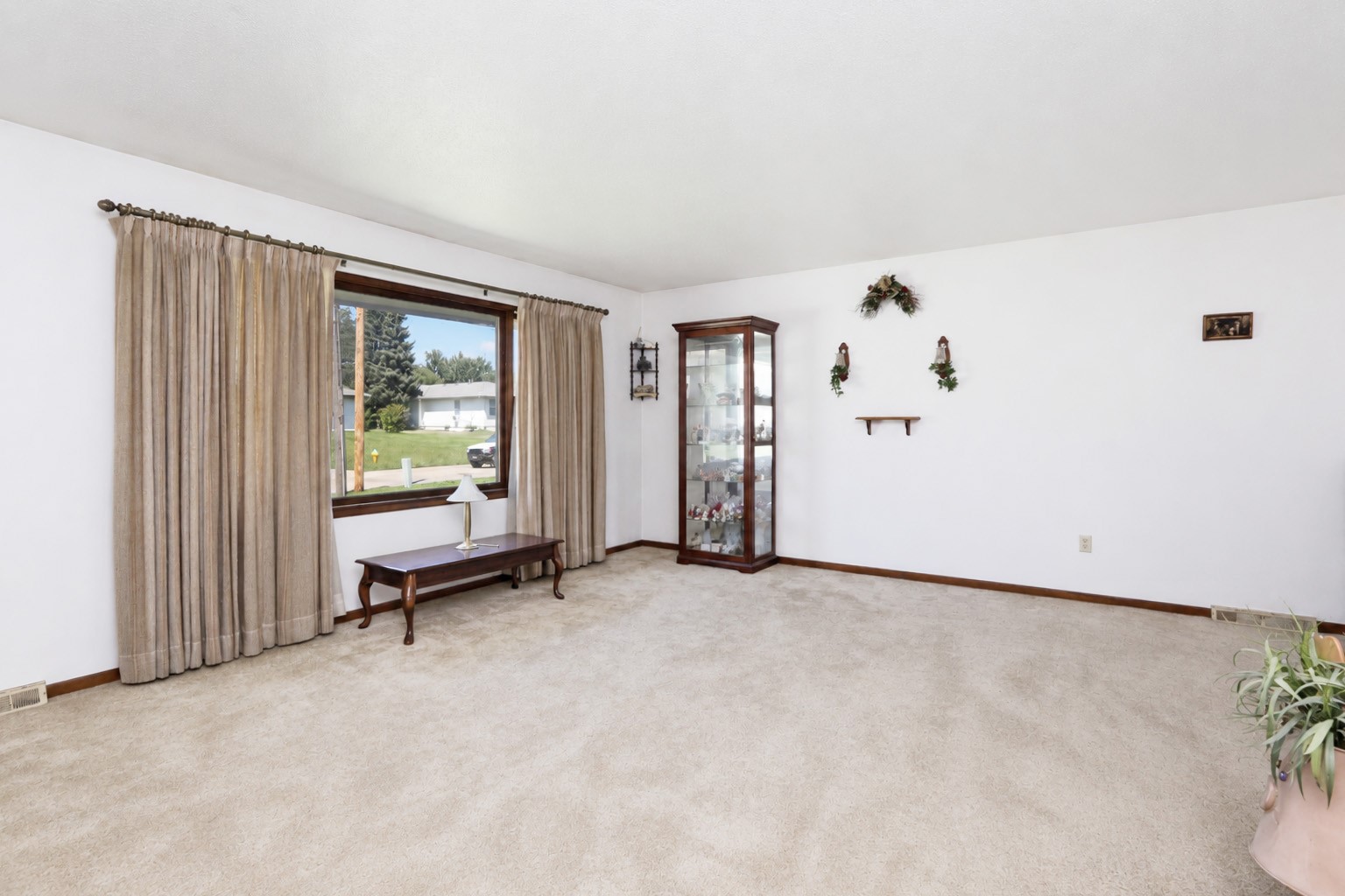 341 E Rose Avenue