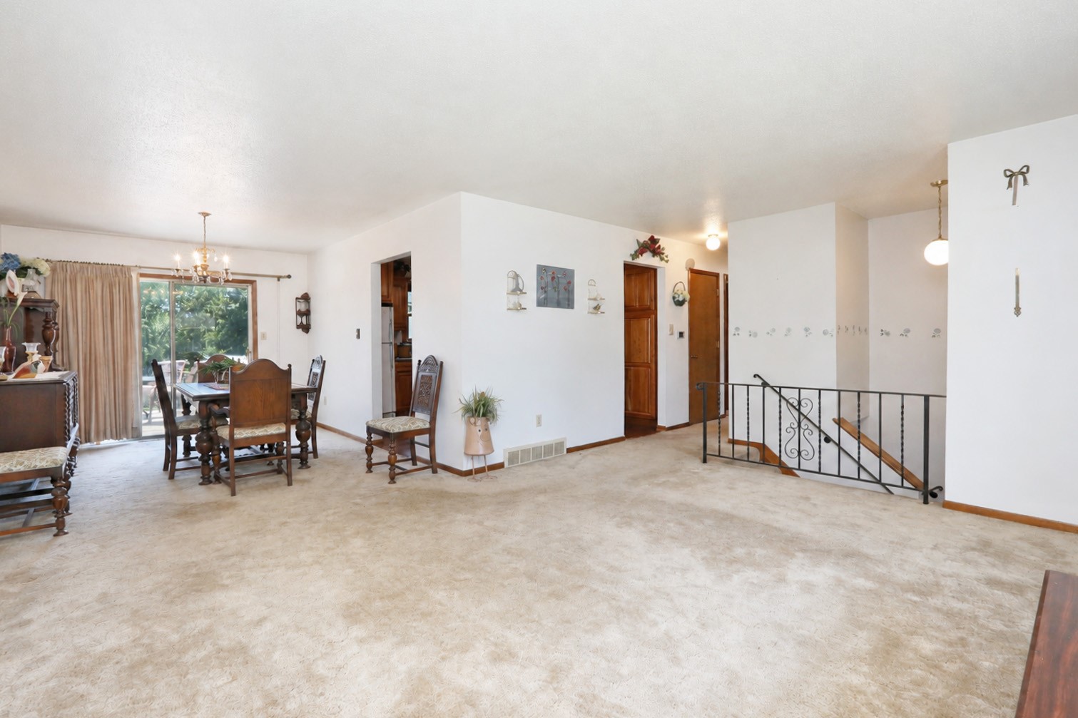 341 E Rose Avenue