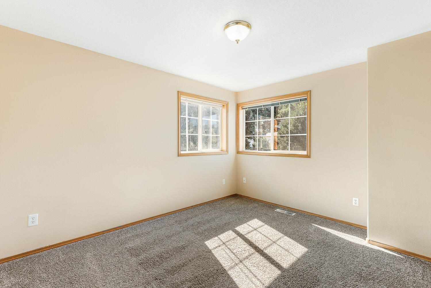 3555 SW Wickiup Avenue