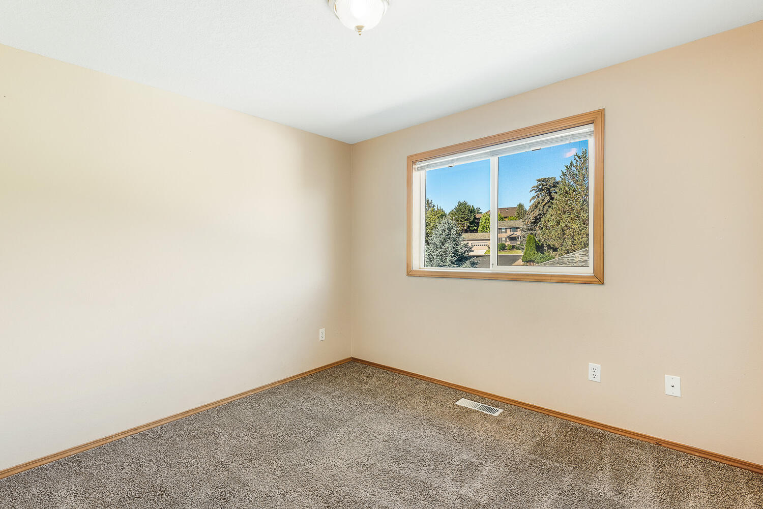 3555 SW Wickiup Avenue