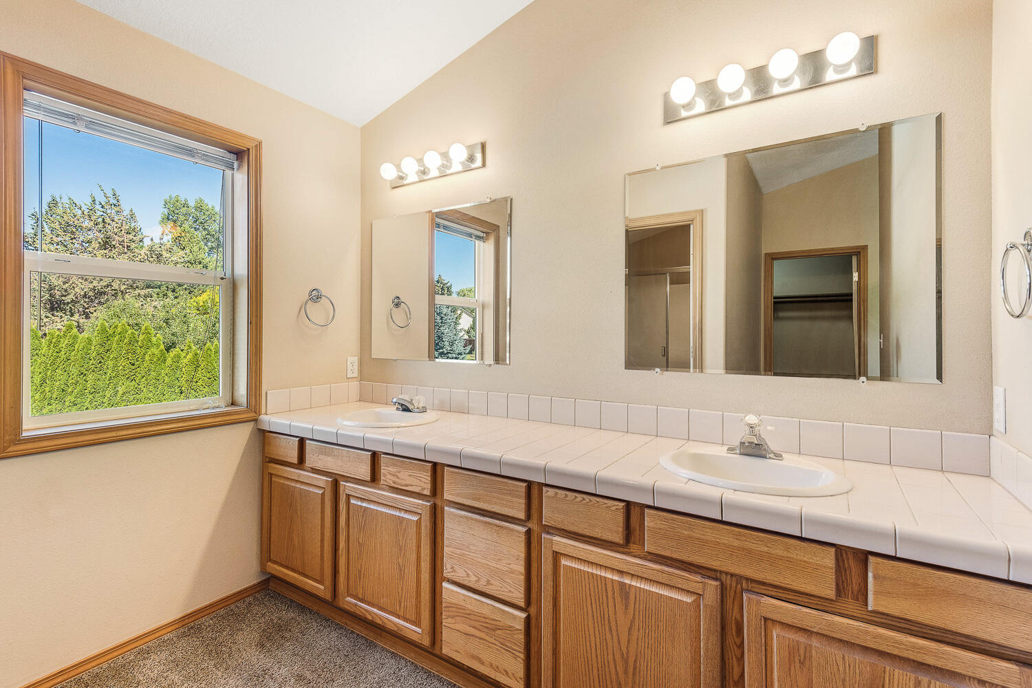 3555 SW Wickiup Avenue