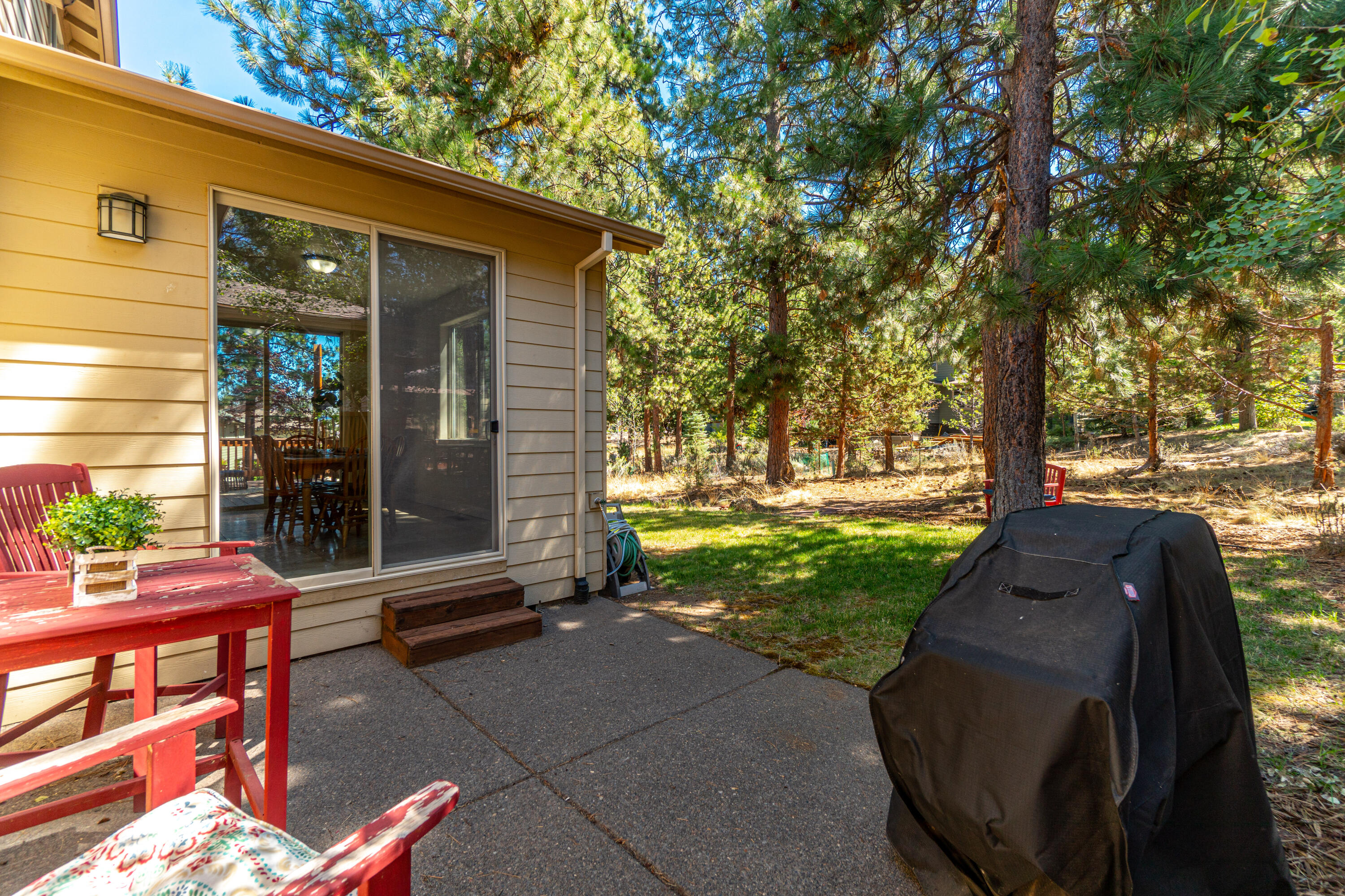 466 NW Flagline Drive