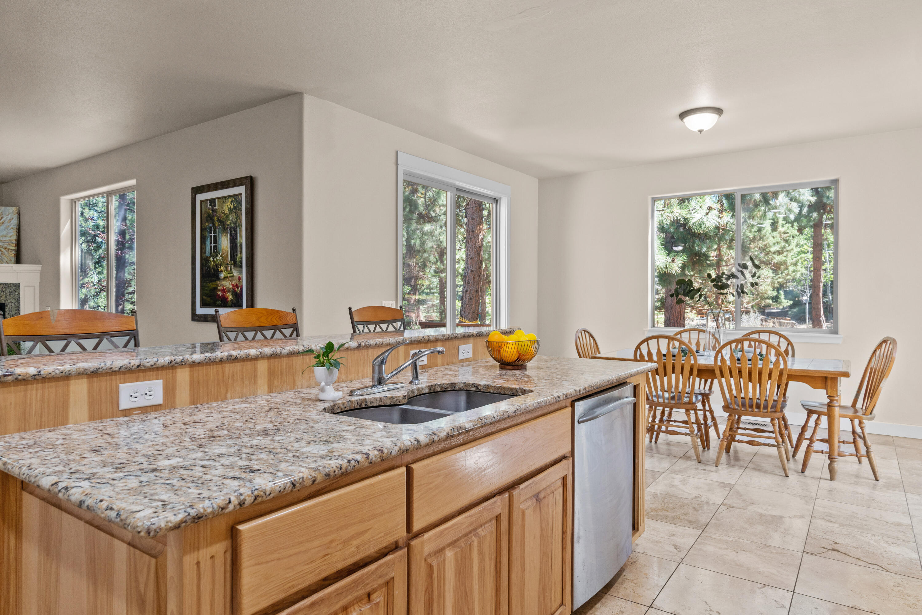 466 NW Flagline Drive