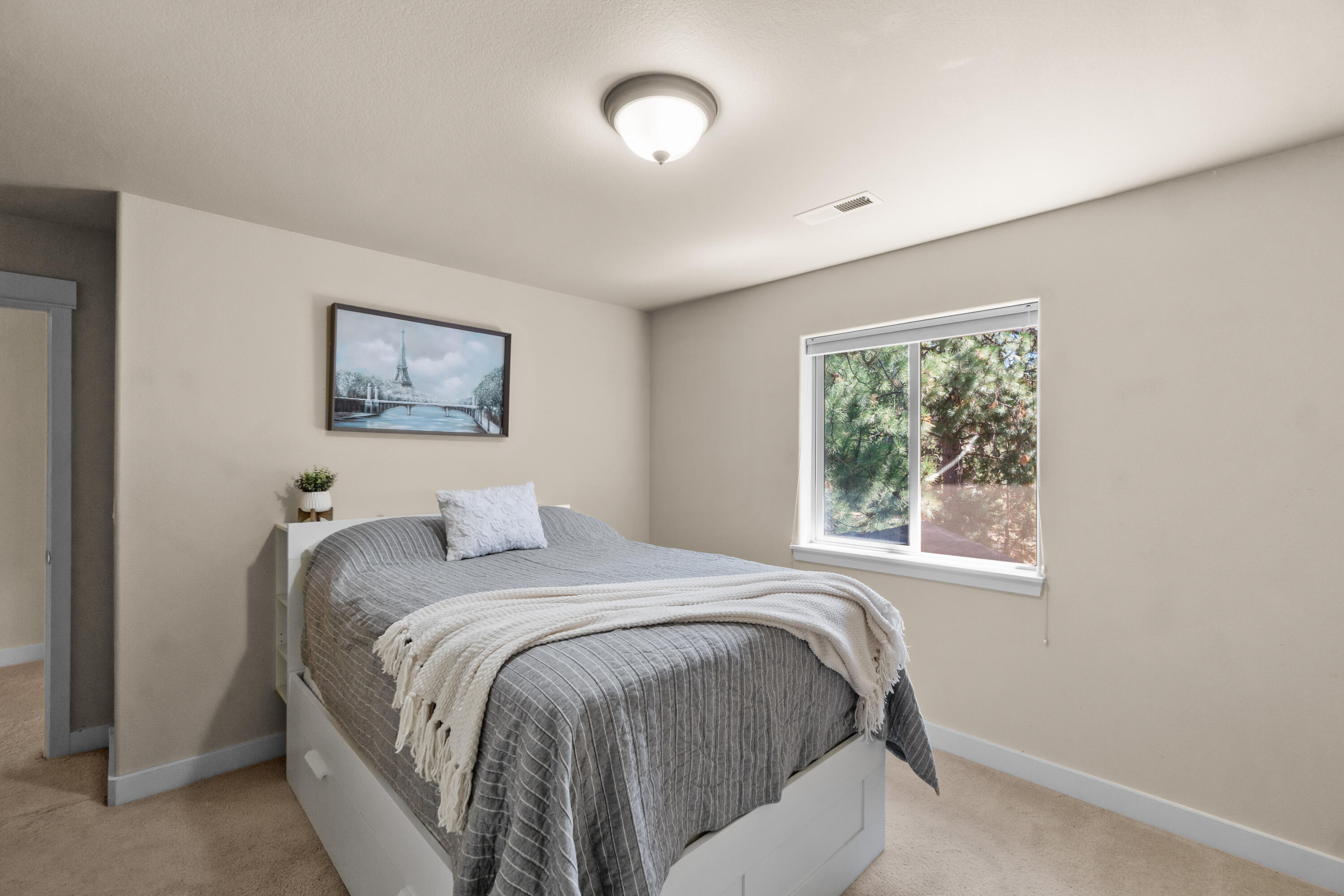 466 NW Flagline Drive