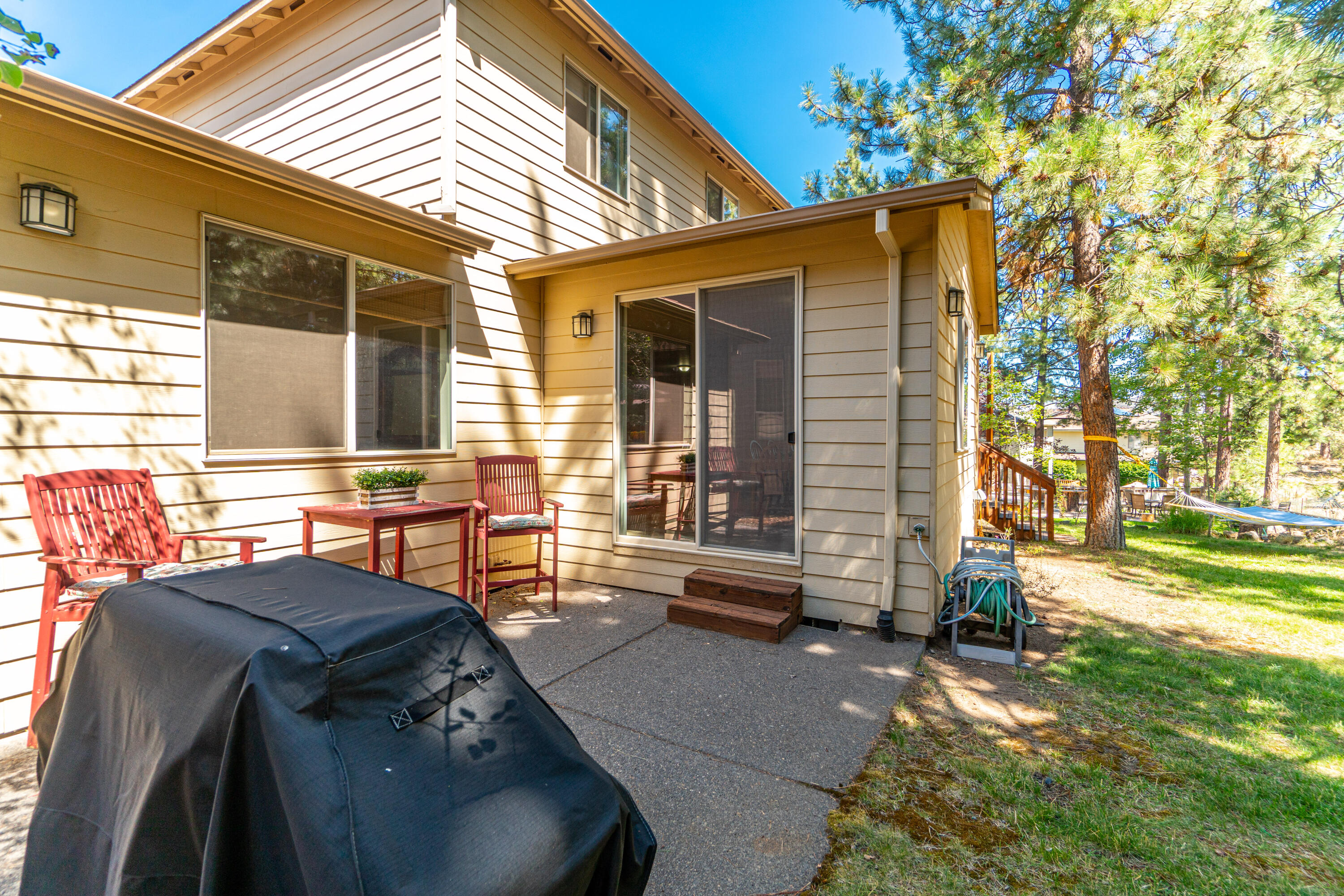 466 NW Flagline Drive