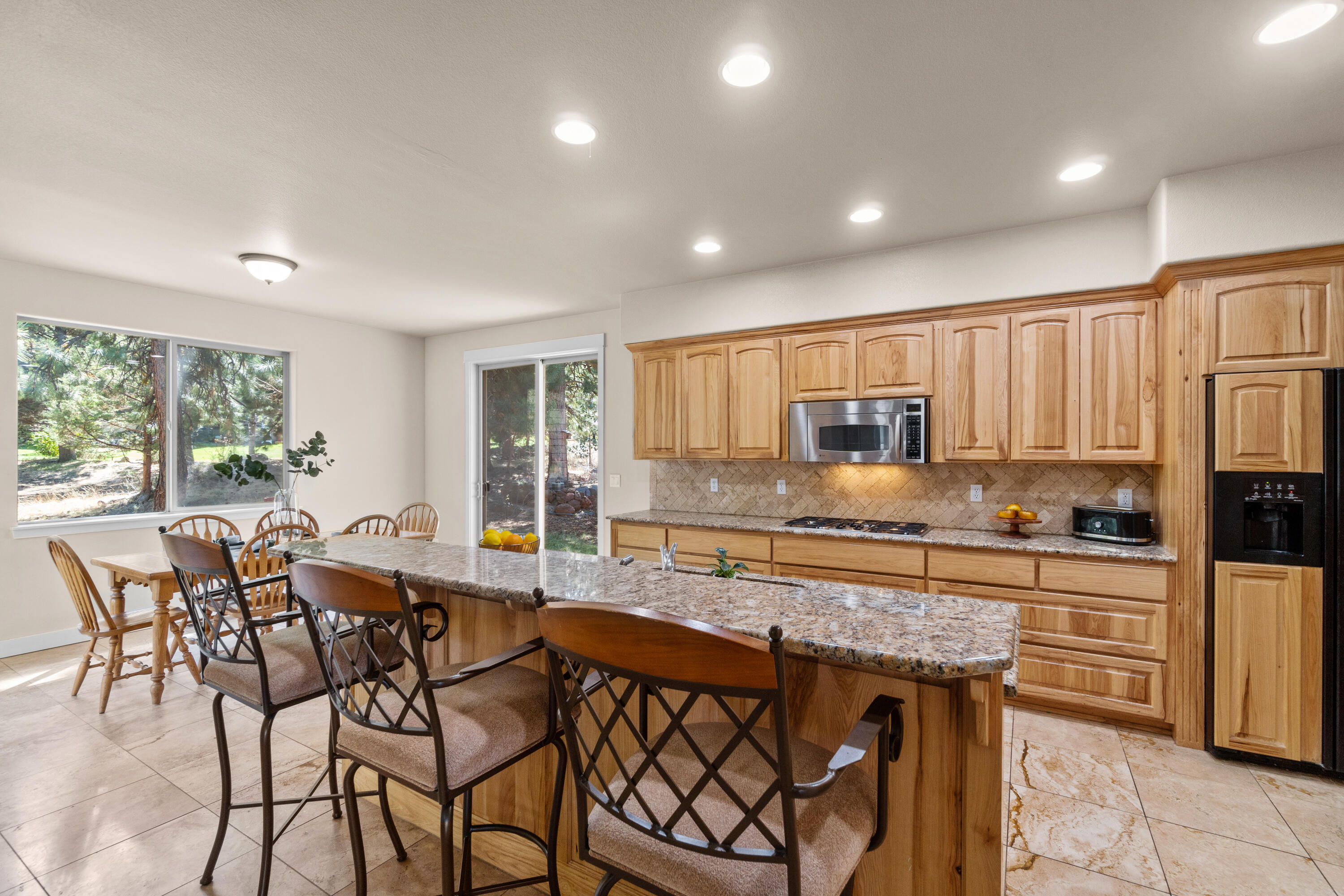 466 NW Flagline Drive