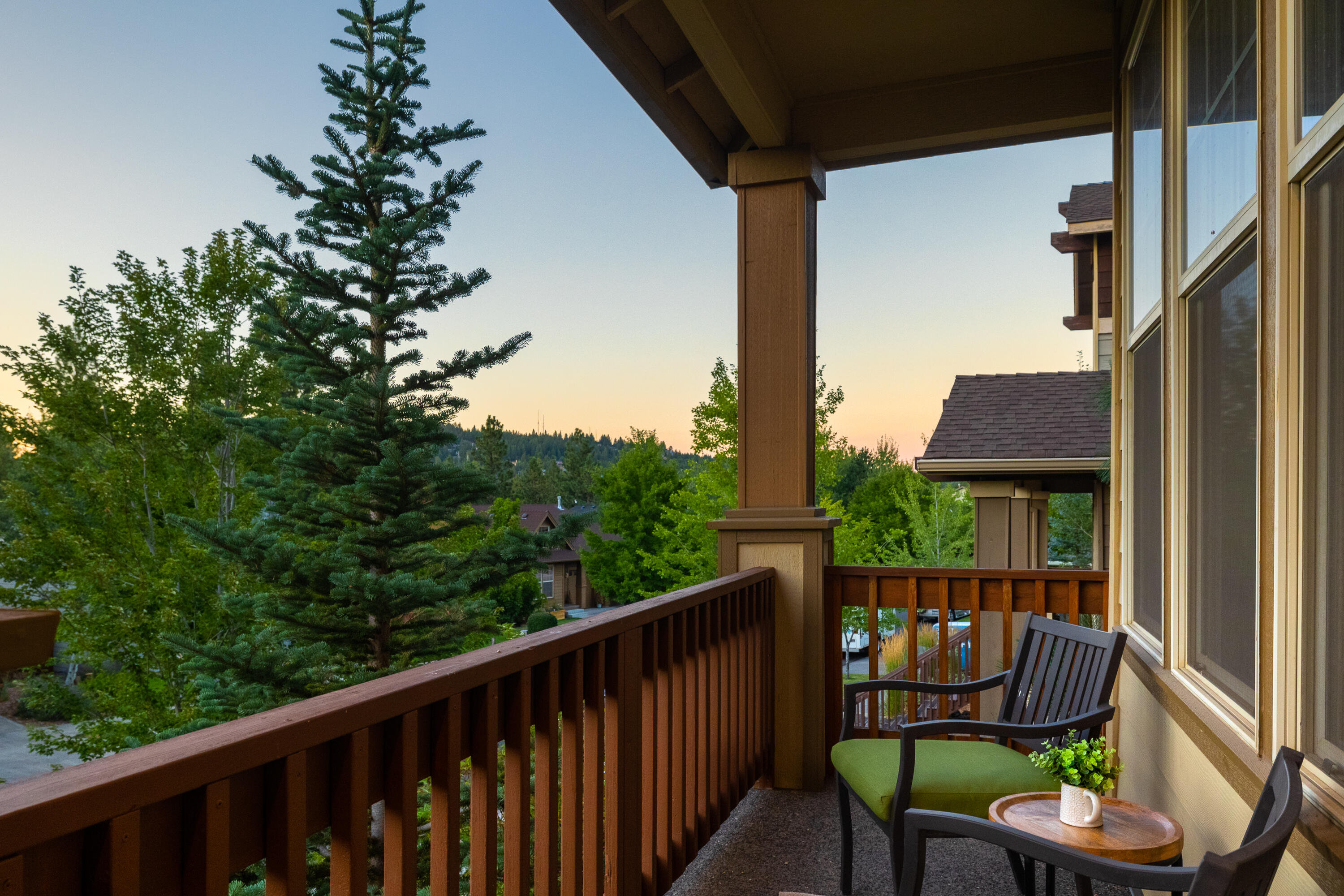 466 NW Flagline Drive