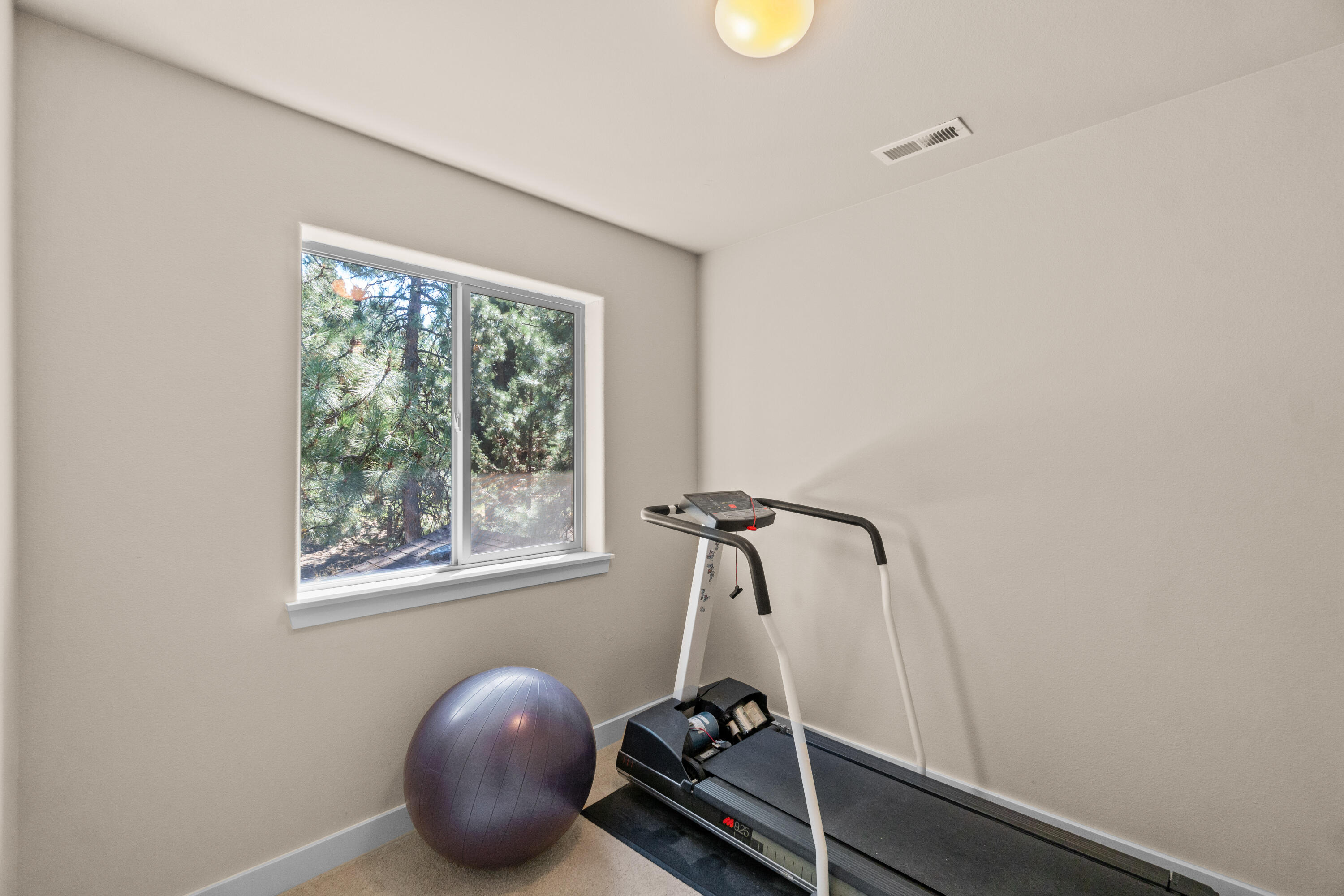 466 NW Flagline Drive