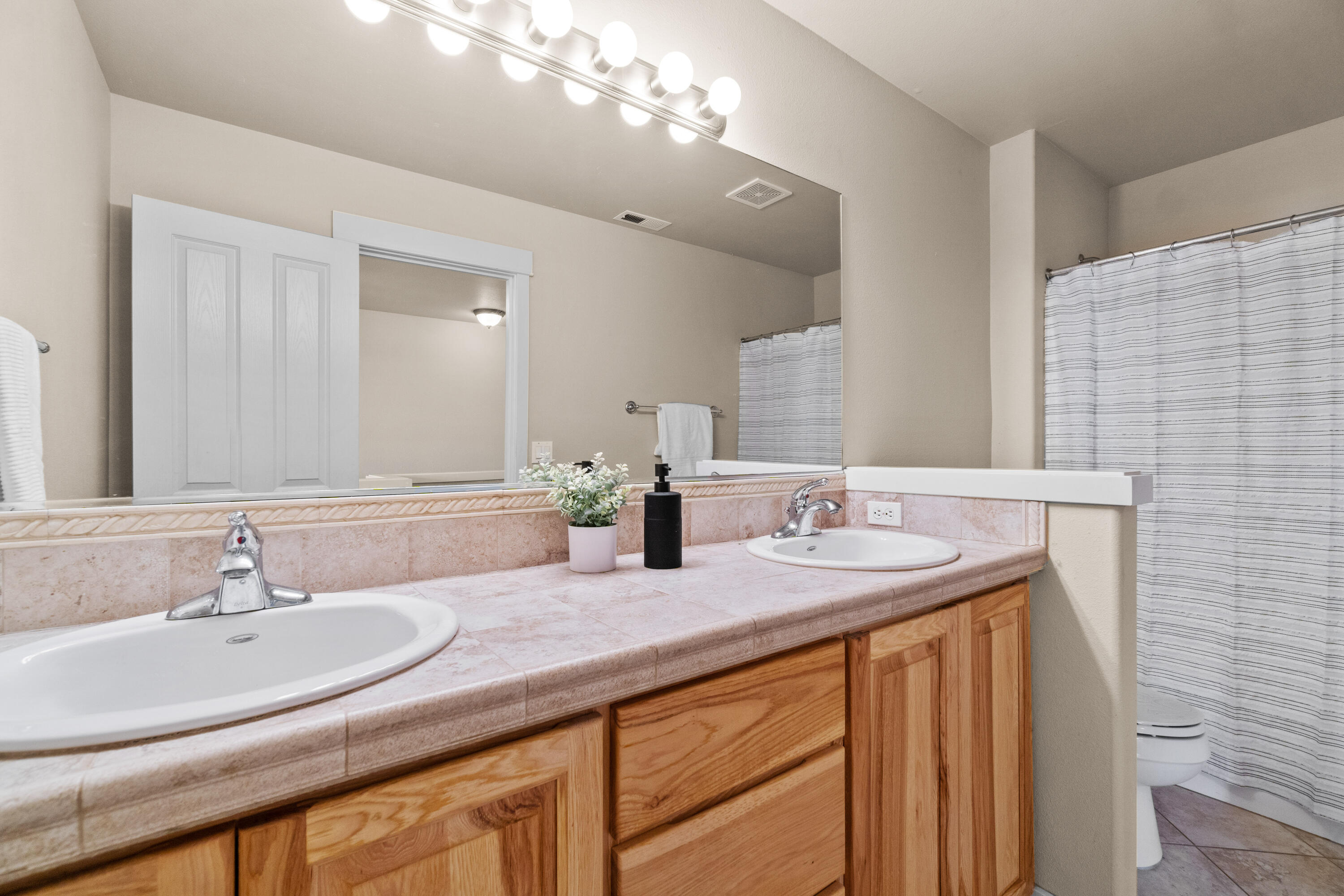 466 NW Flagline Drive