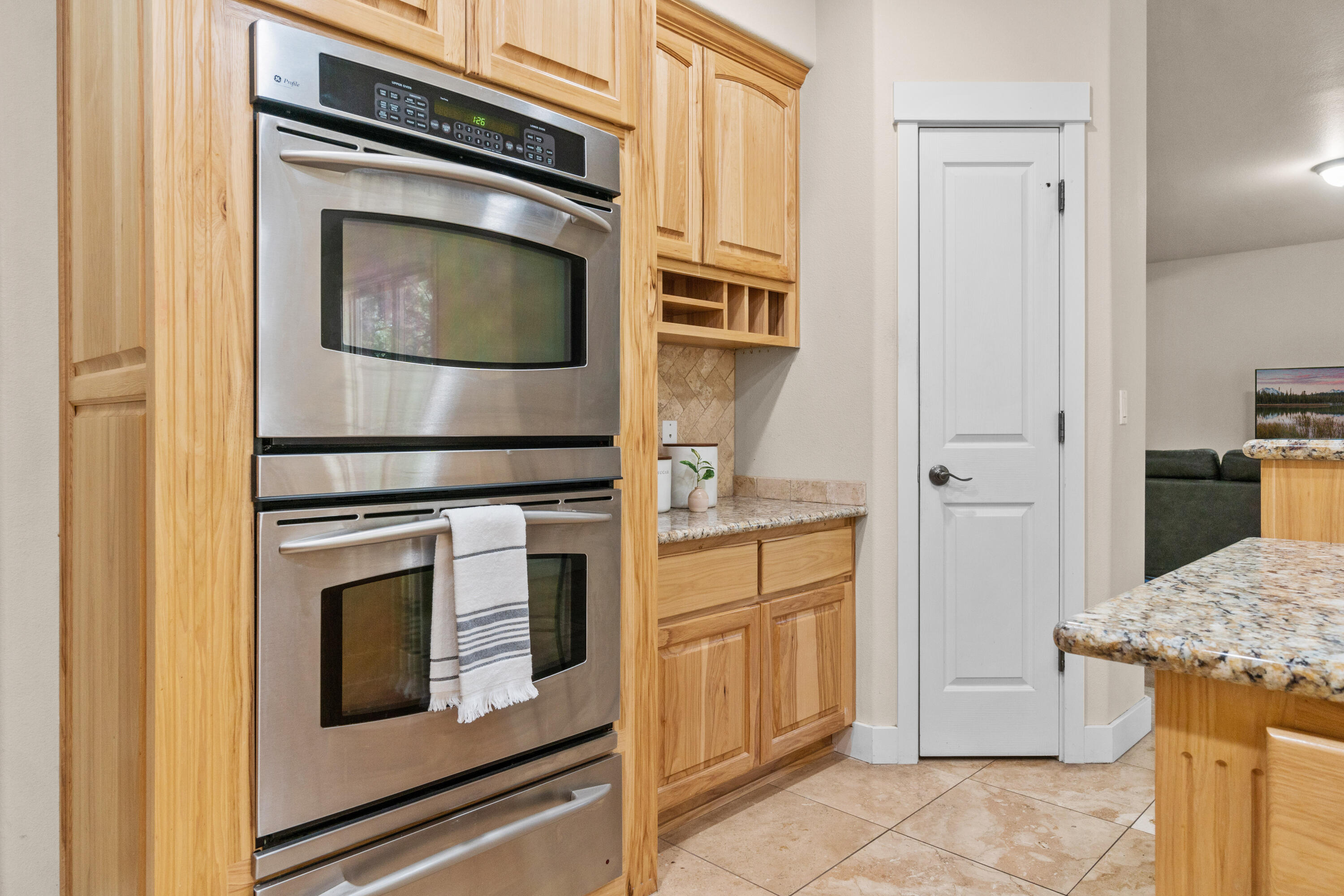 466 NW Flagline Drive