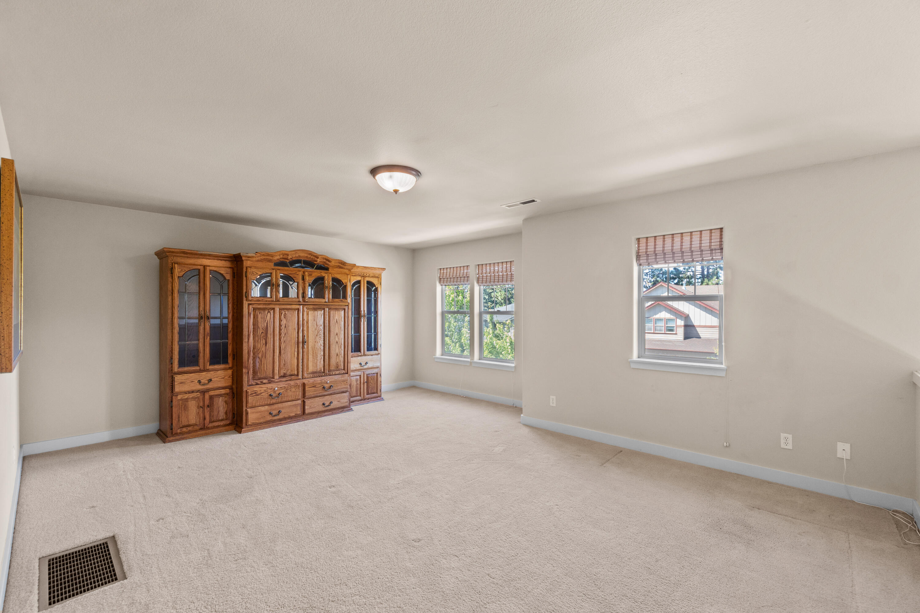 466 NW Flagline Drive