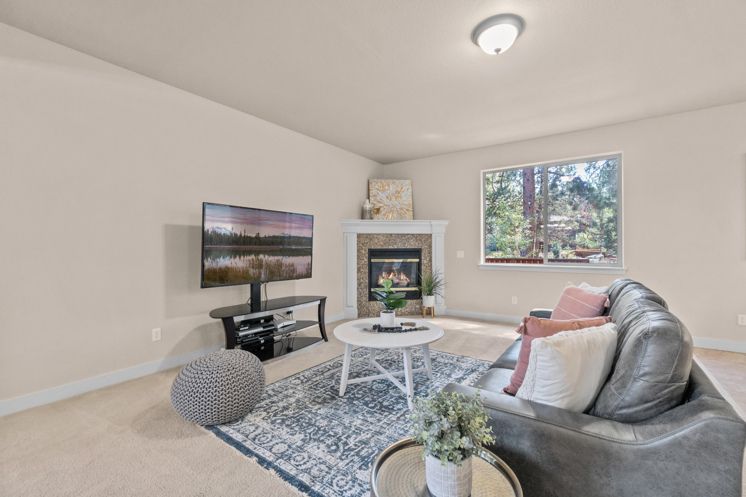 466 NW Flagline Drive