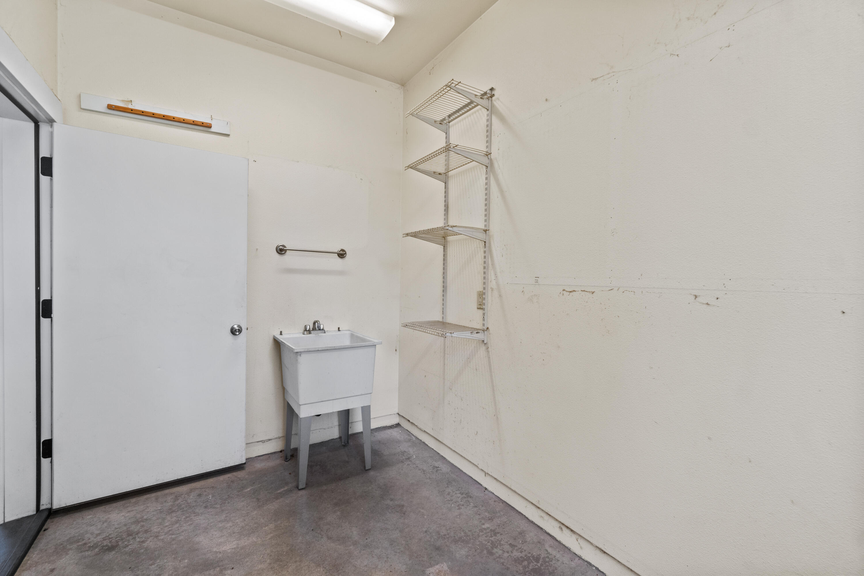 865 E Coyote Springs Road