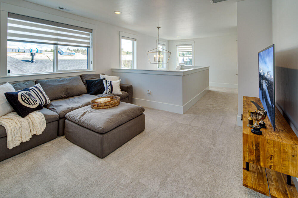 2289 NW Skyline Ranch Road