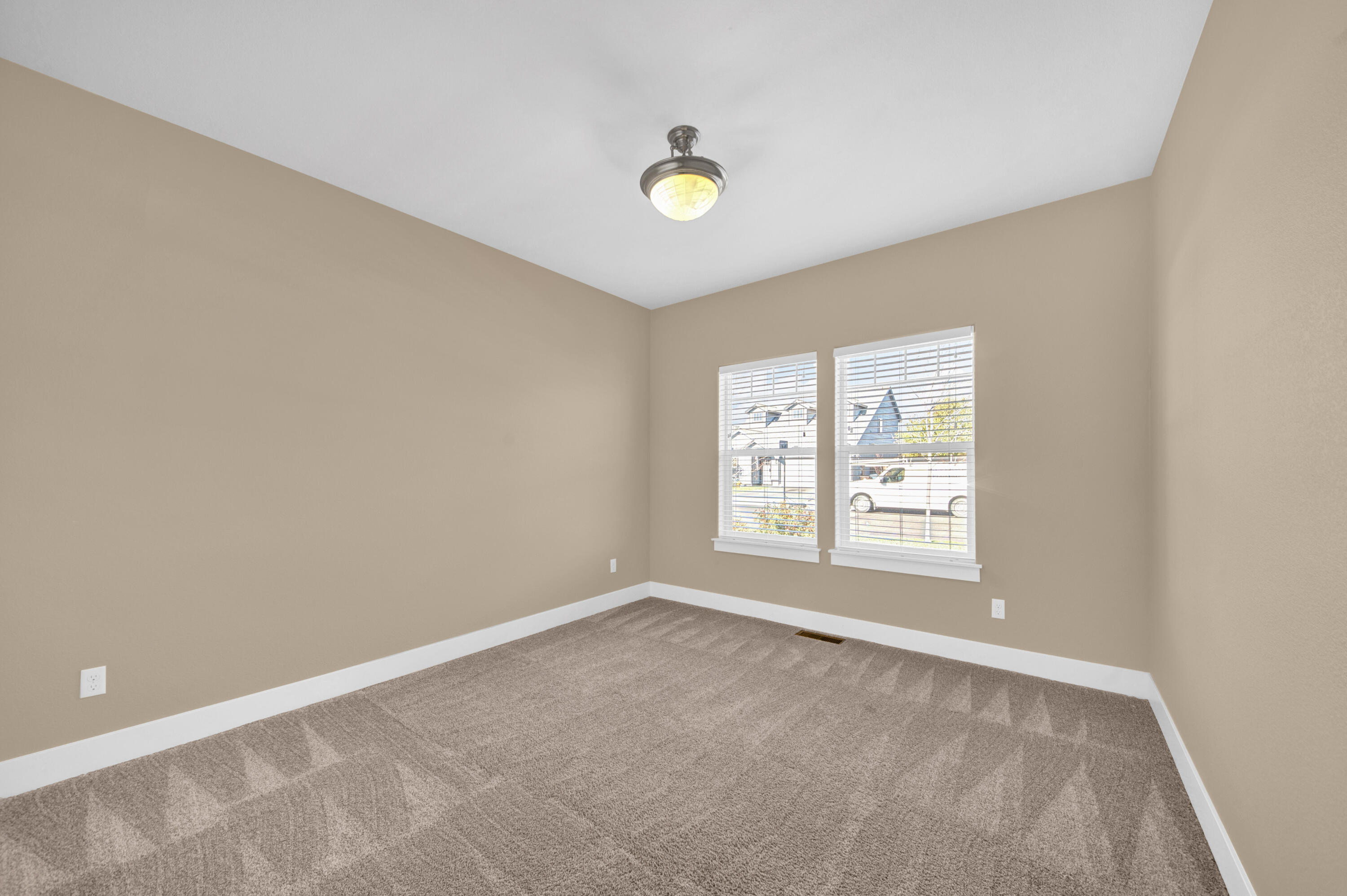 1572 NW Kingwood Avenue