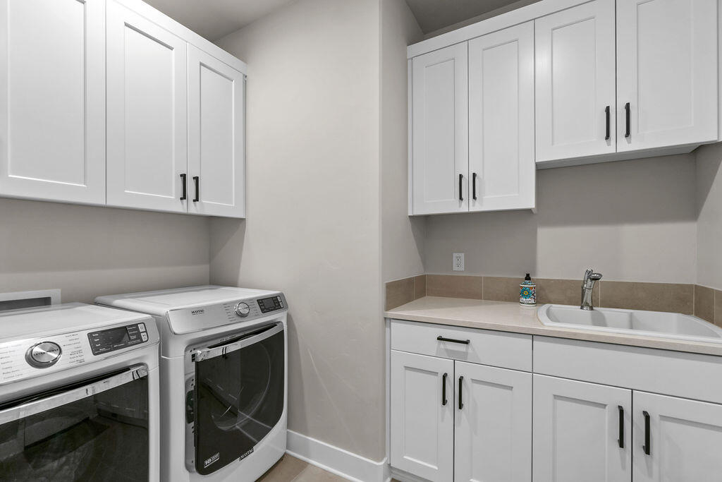 2568 NW Rippling River Court