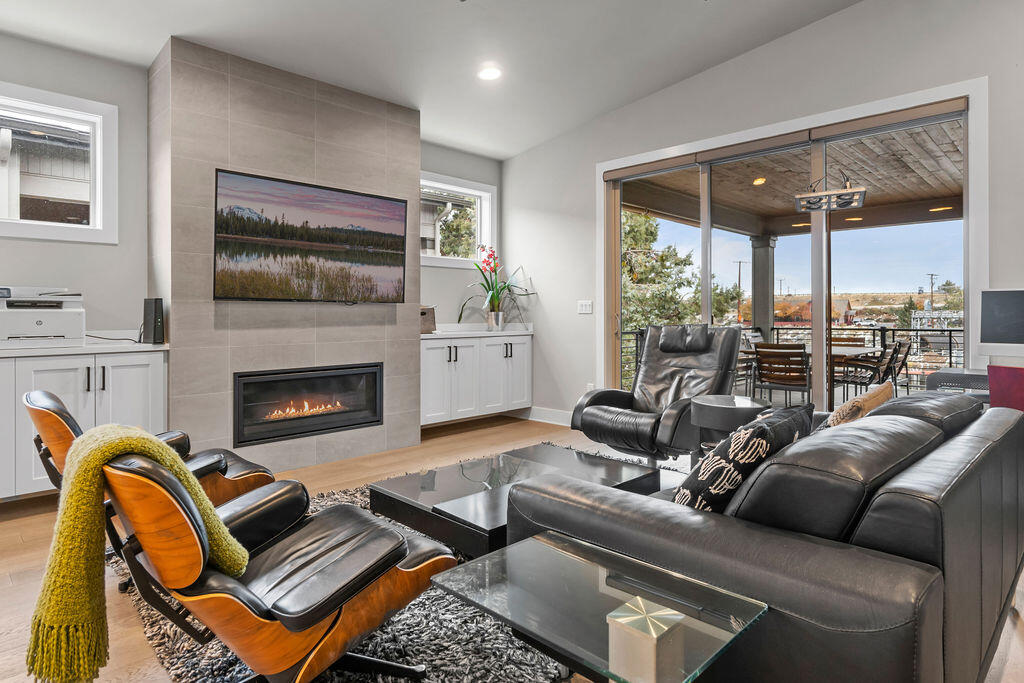 2568 NW Rippling River Court