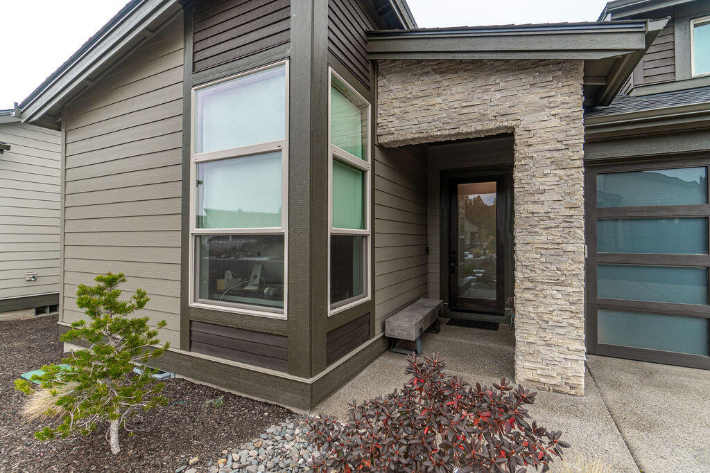 2568 NW Rippling River Court