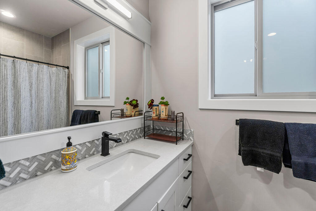 2568 NW Rippling River Court