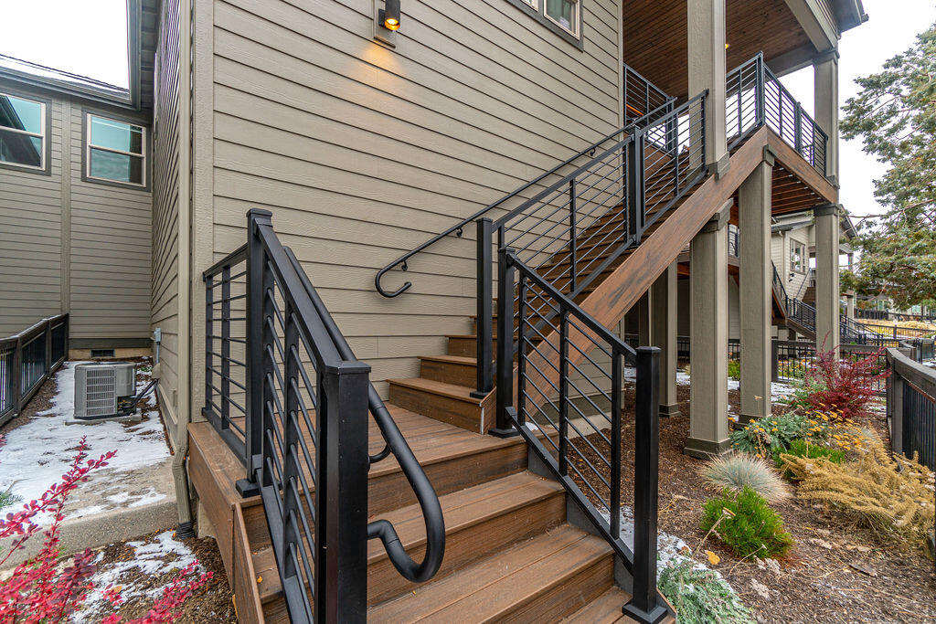 2568 NW Rippling River Court