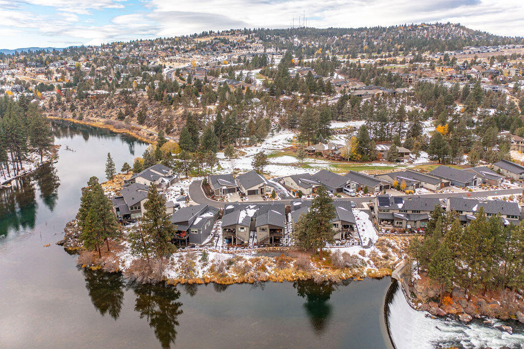 2568 NW Rippling River Court