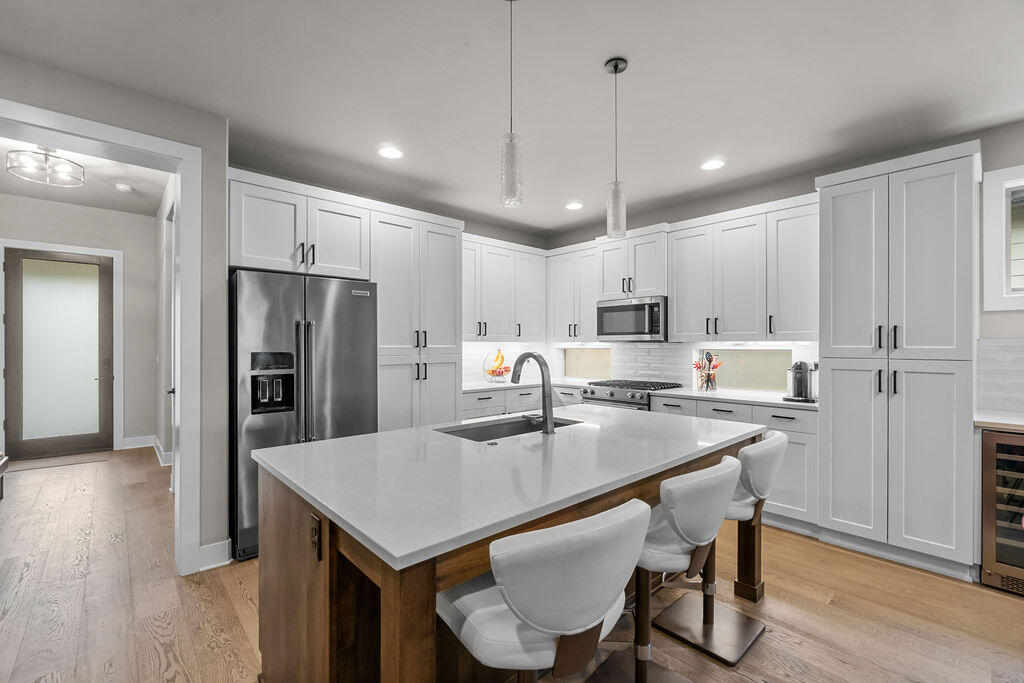 2568 NW Rippling River Court