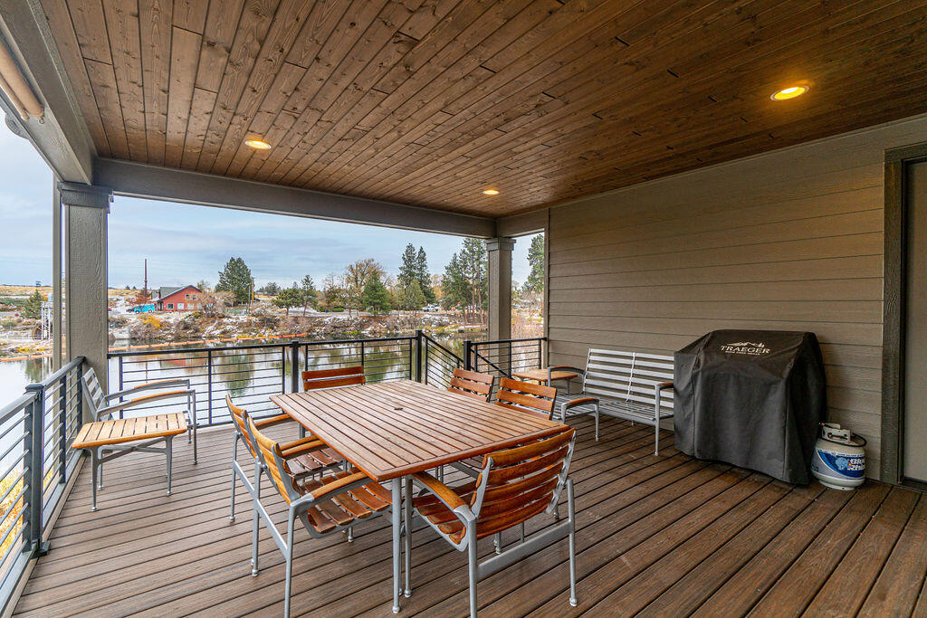 2568 NW Rippling River Court