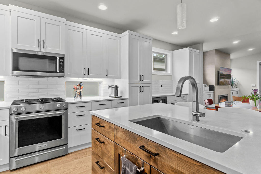 2568 NW Rippling River Court