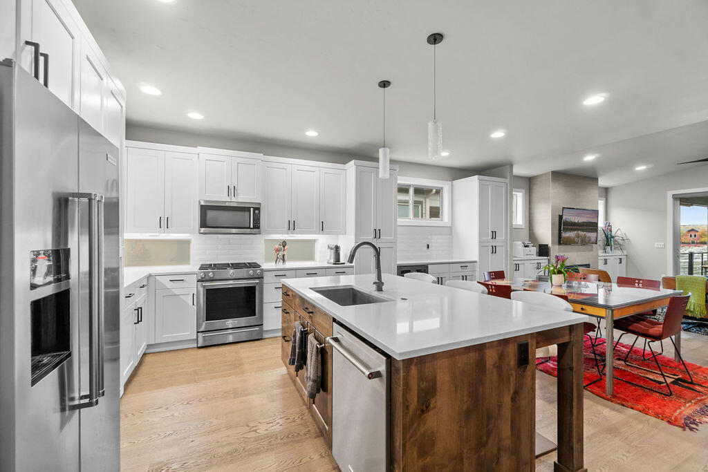 2568 NW Rippling River Court