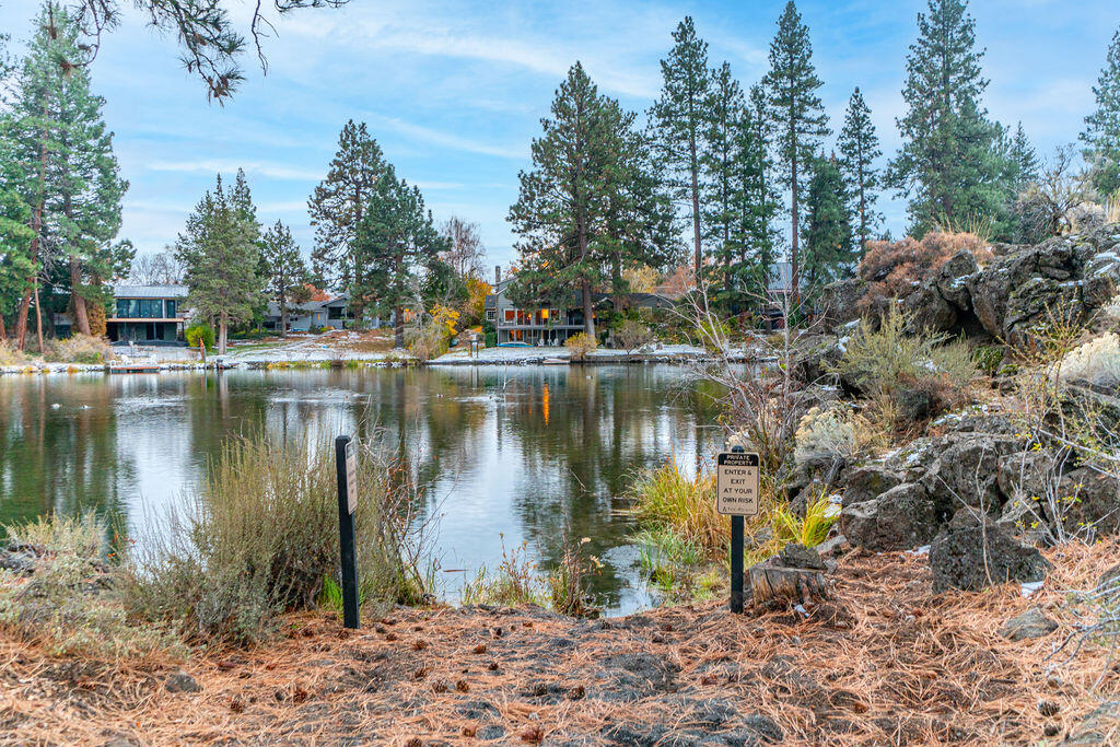 2568 NW Rippling River Court