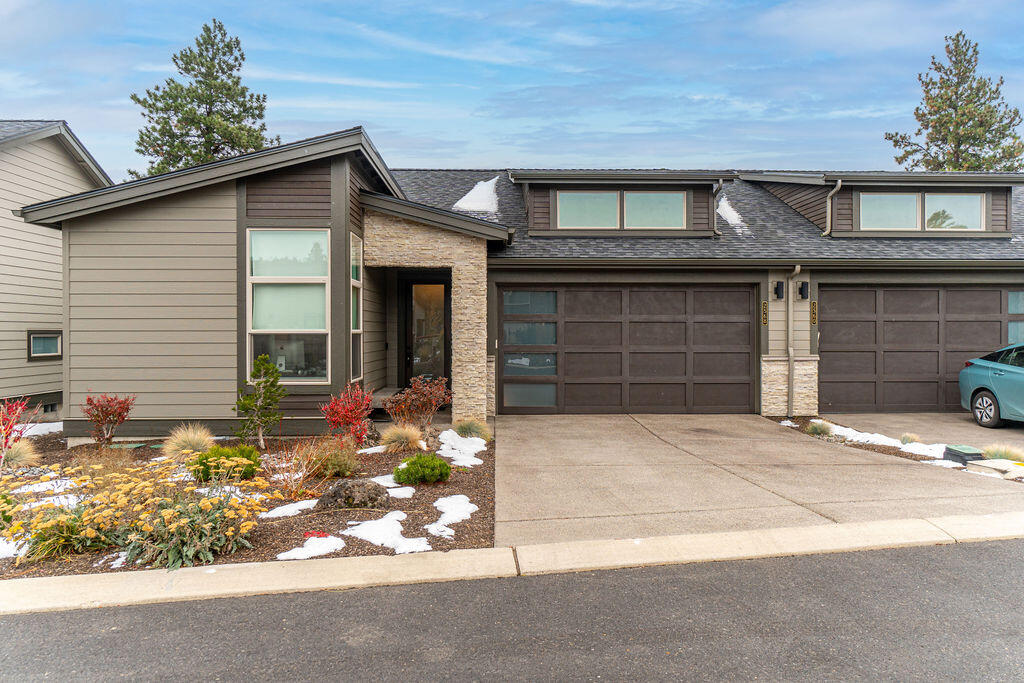 2568 NW Rippling River Court