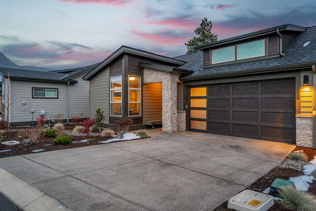 2568 NW Rippling River Court