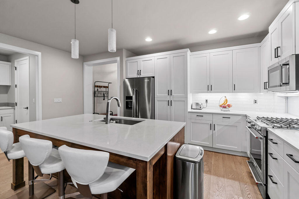 2568 NW Rippling River Court