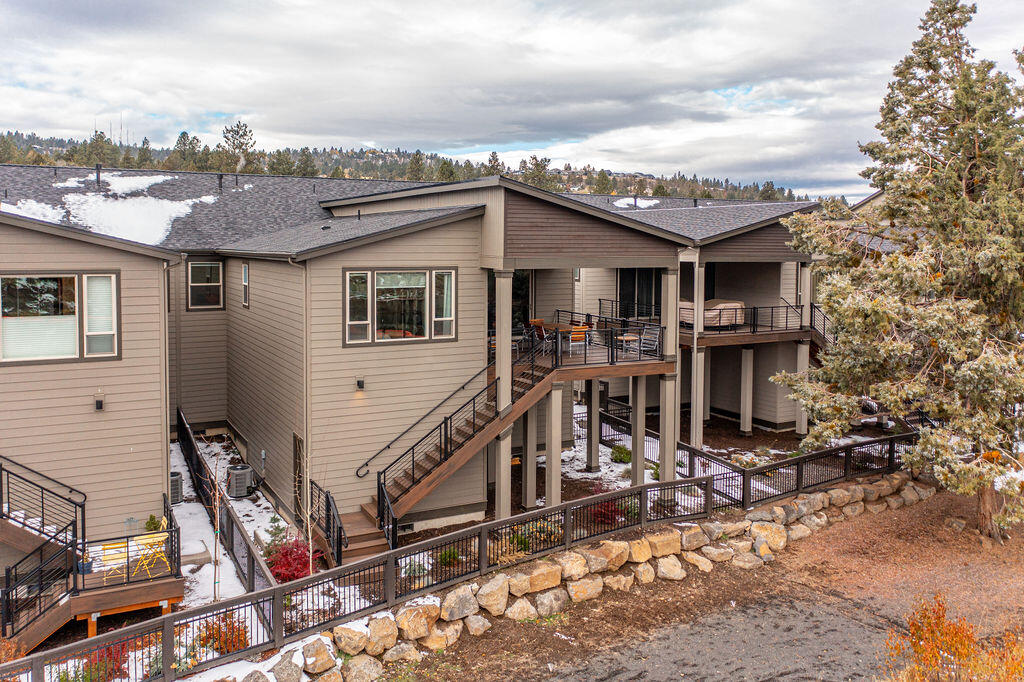 2568 NW Rippling River Court