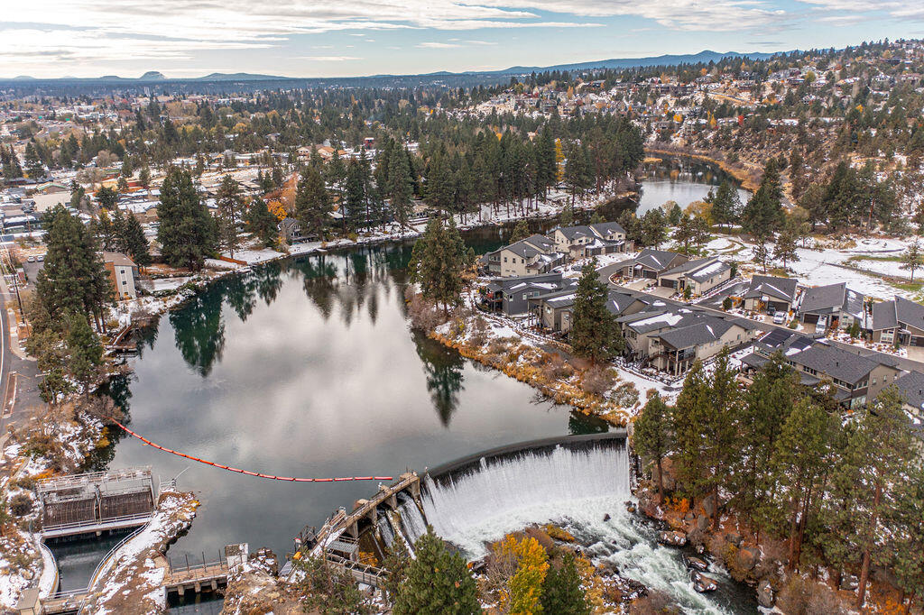 2568 NW Rippling River Court