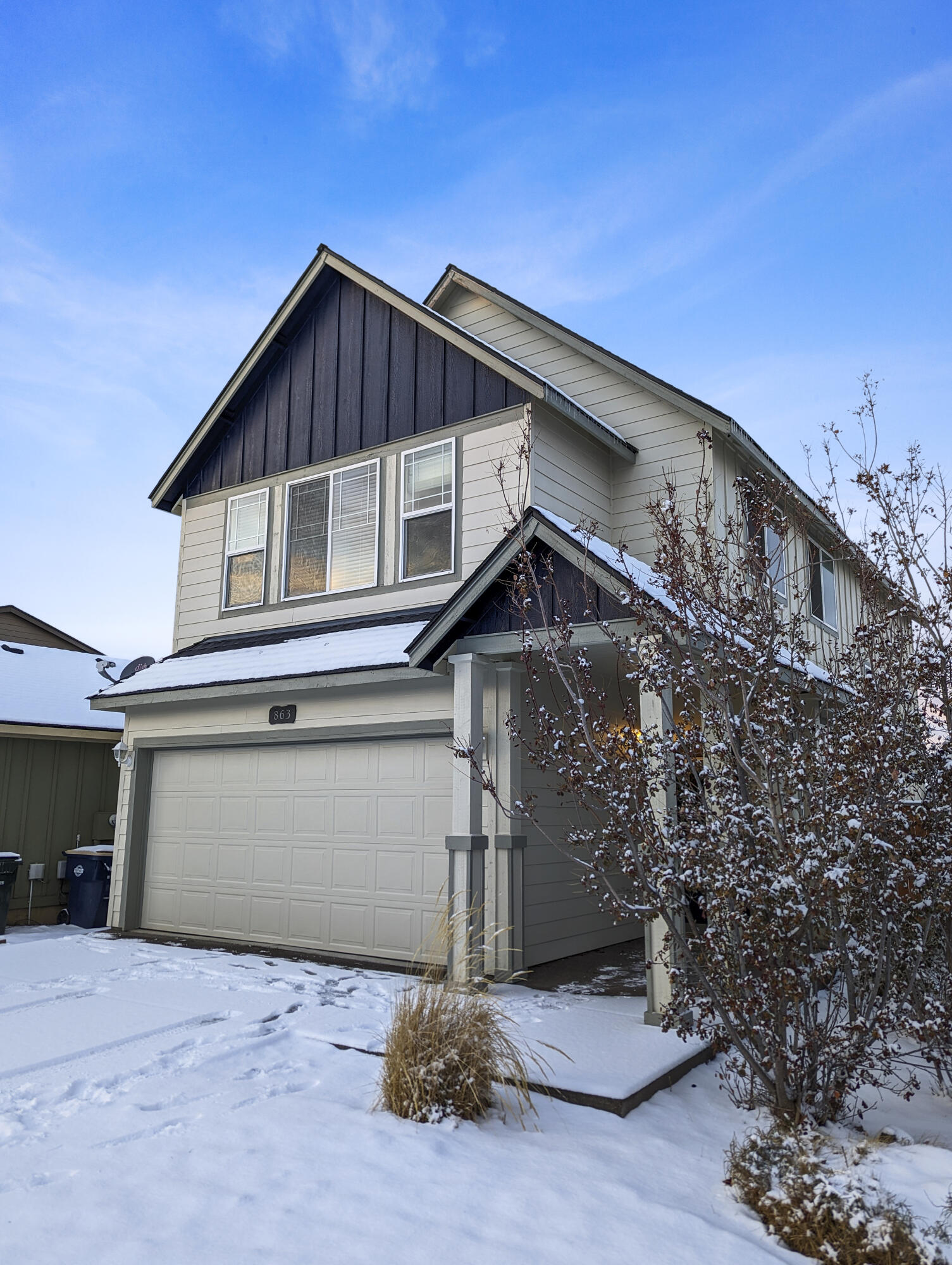 863 NE Locksley Drive