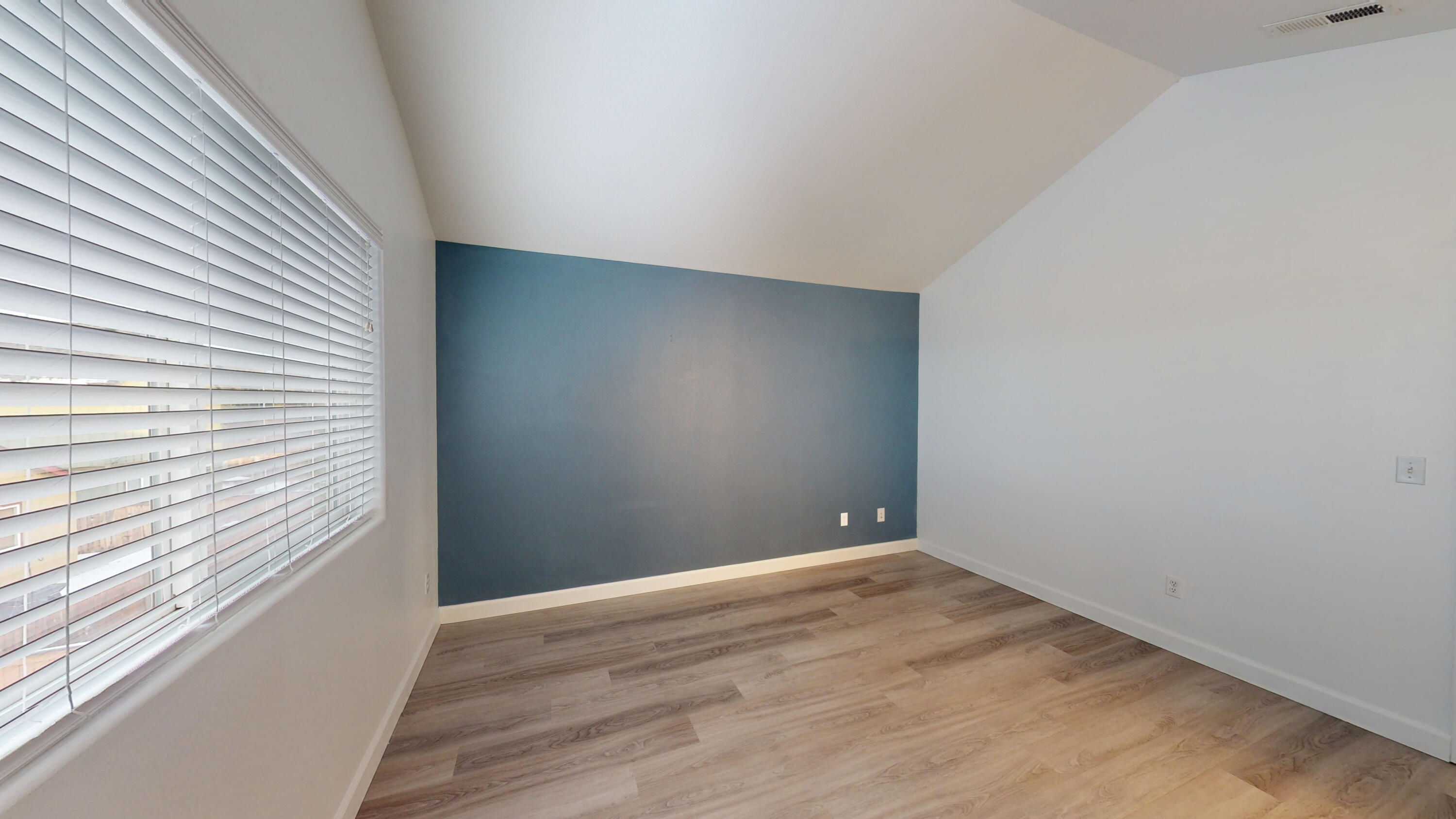 863 NE Locksley Drive