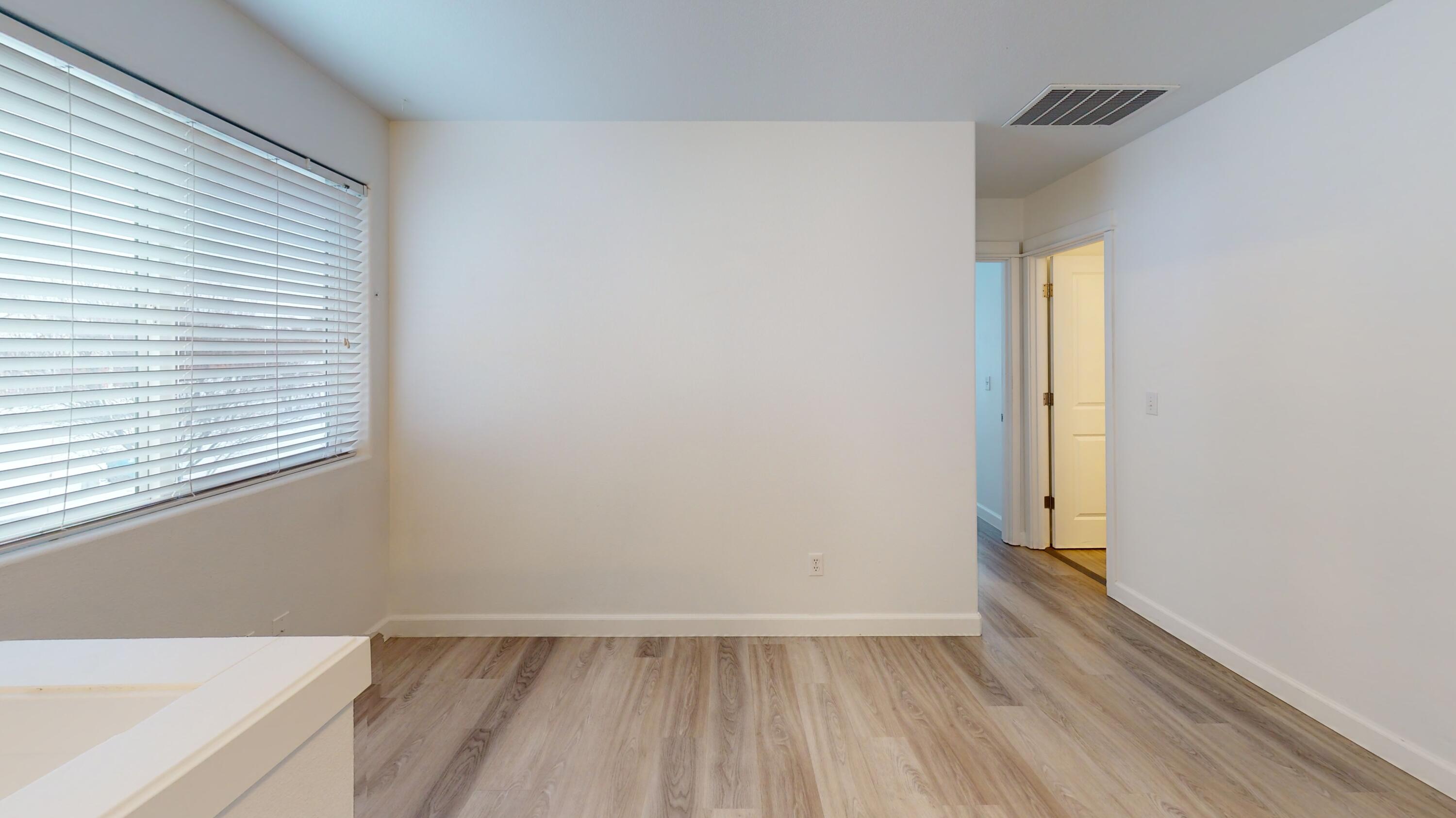 863 NE Locksley Drive