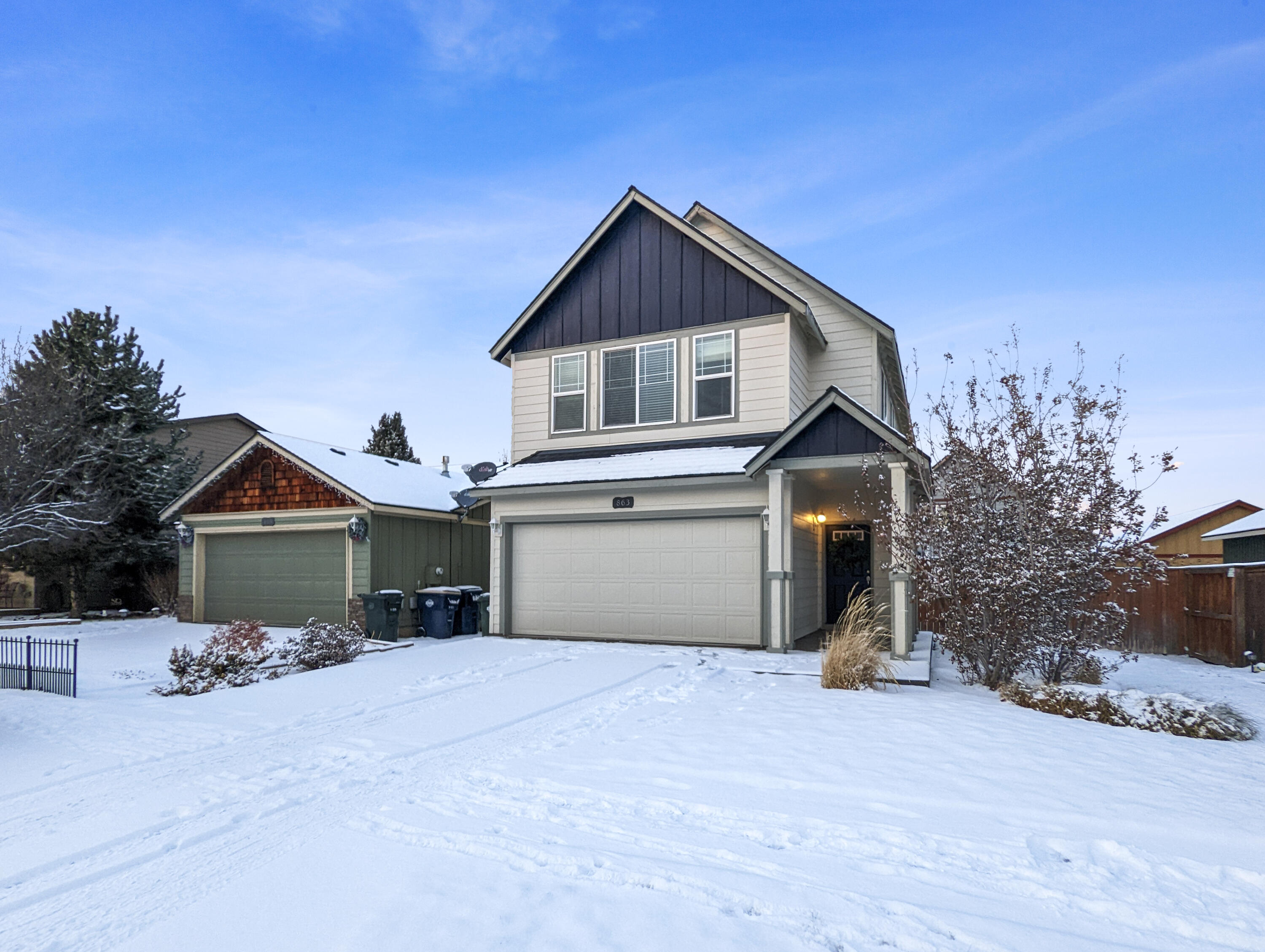 863 NE Locksley Drive