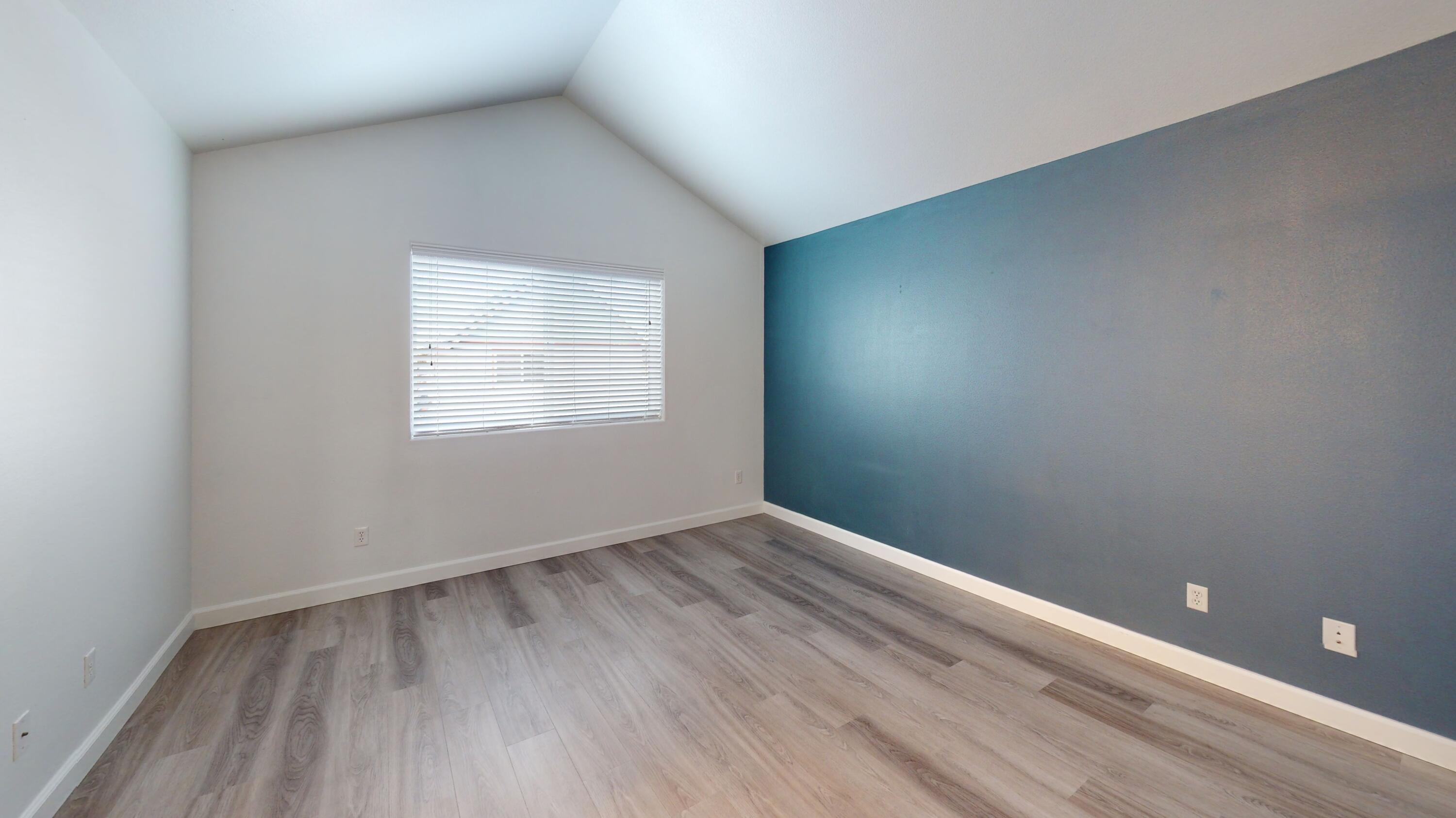 863 NE Locksley Drive