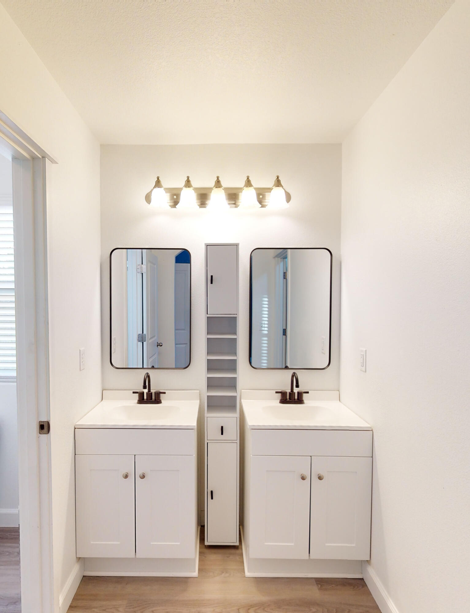 863 NE Locksley Drive